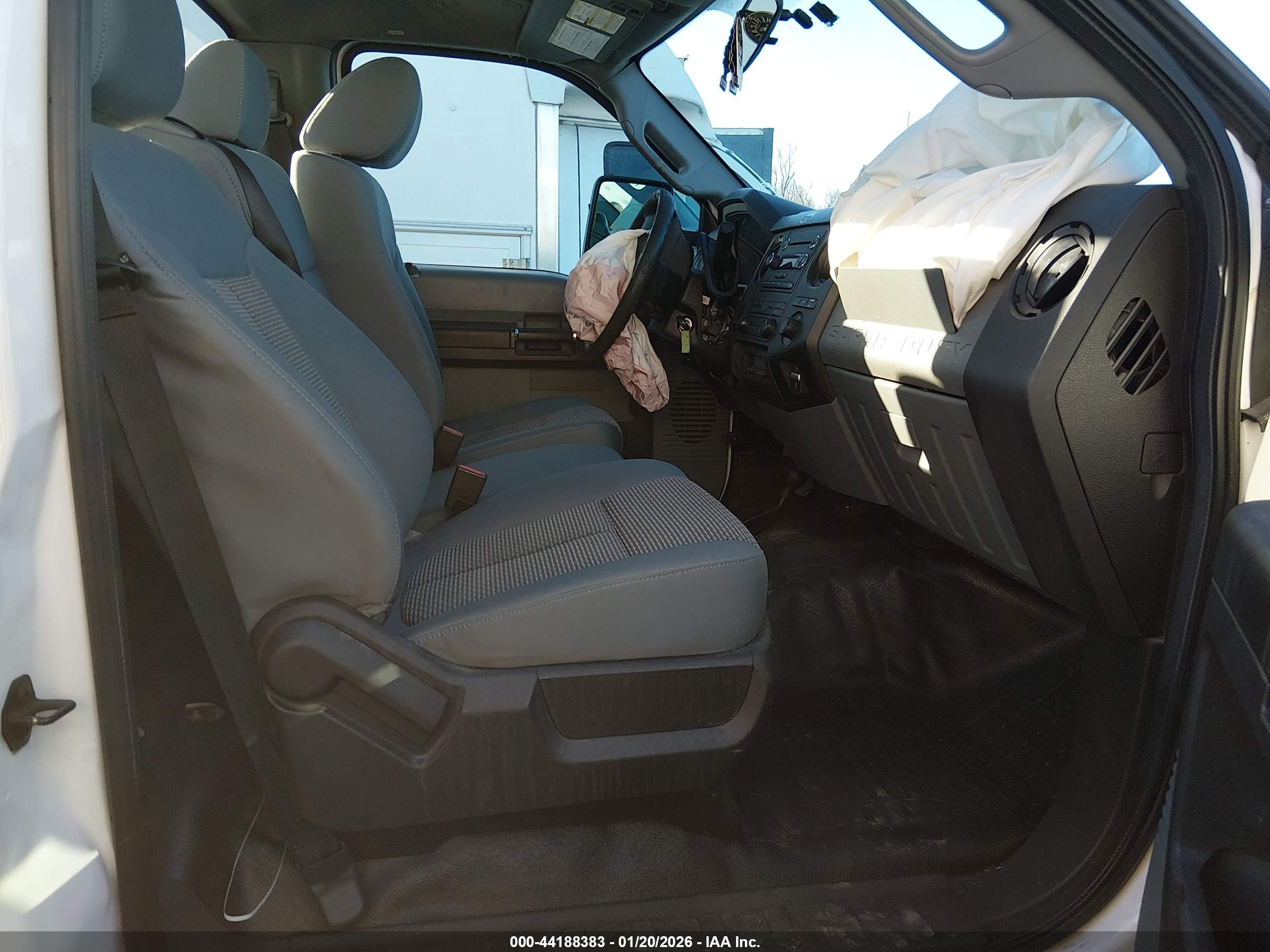FORD F-550 image 8