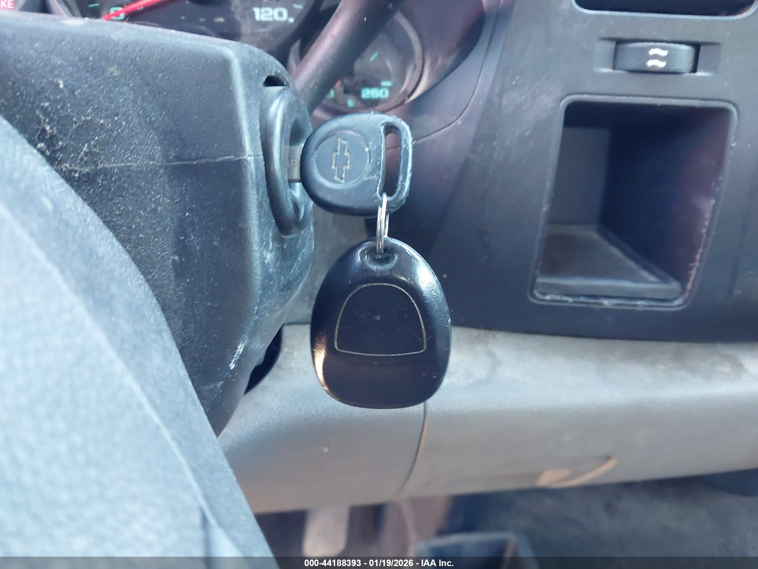 CHEVROLET SILVERADO image 11