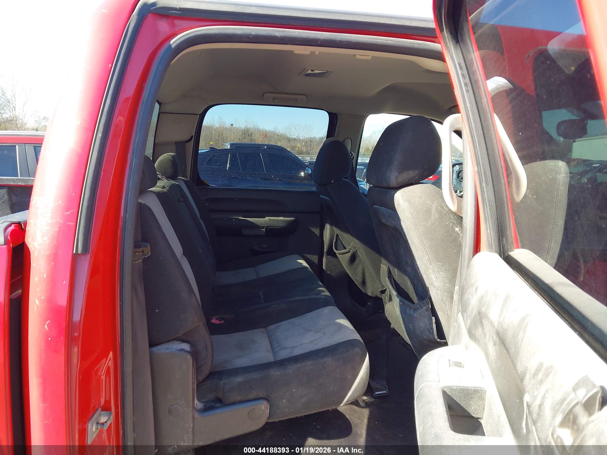 CHEVROLET SILVERADO image 8