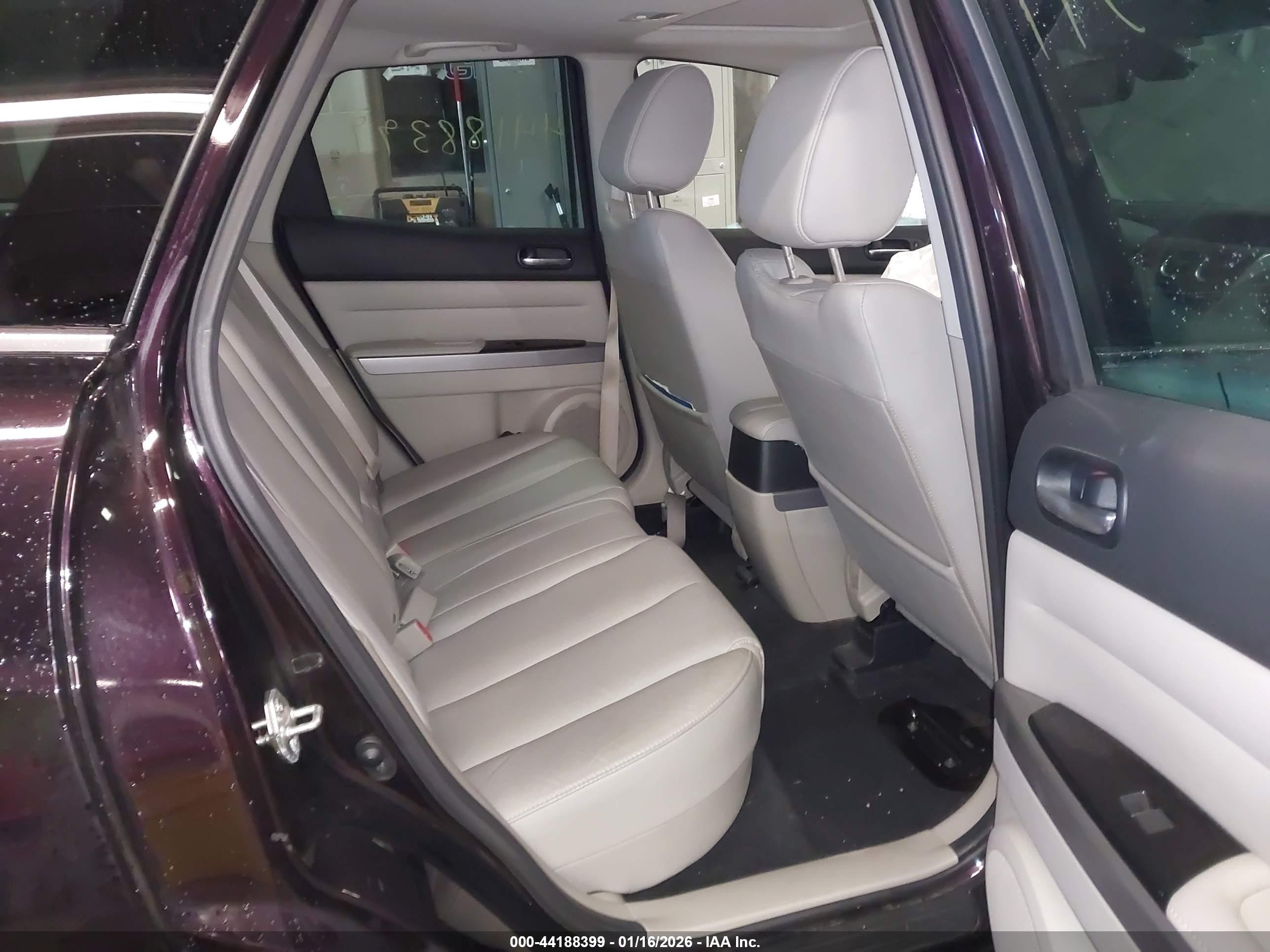 MAZDA CX-7 image 8