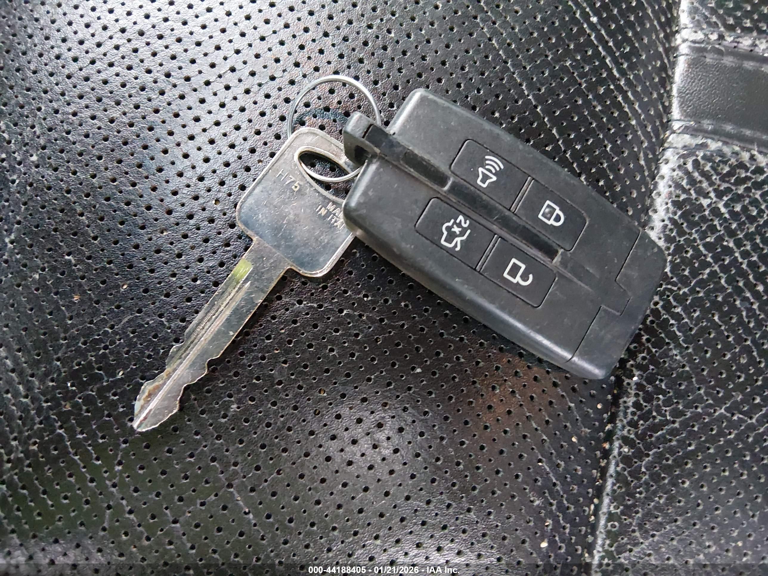 LINCOLN MKT image 11