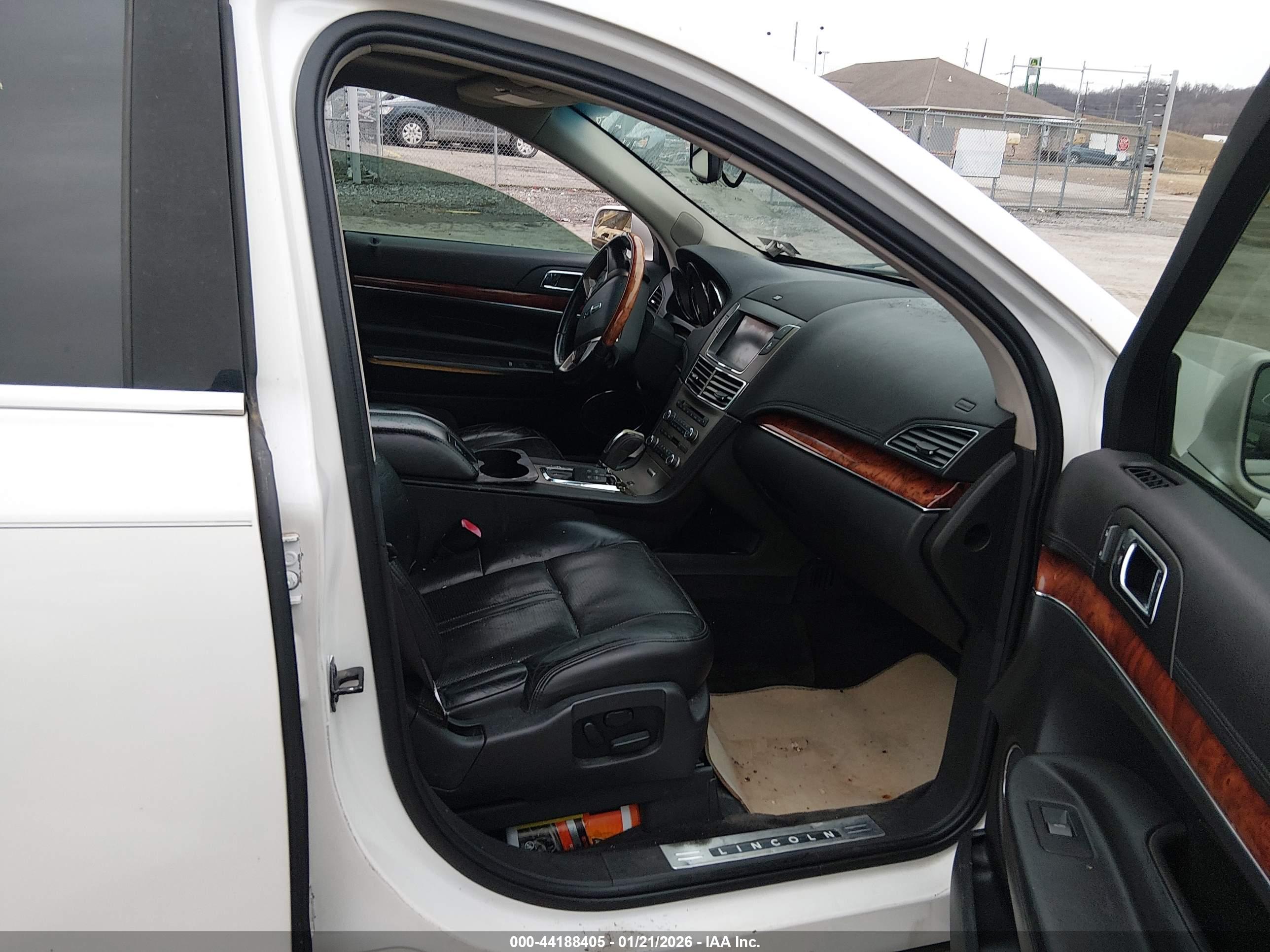 LINCOLN MKT image 5