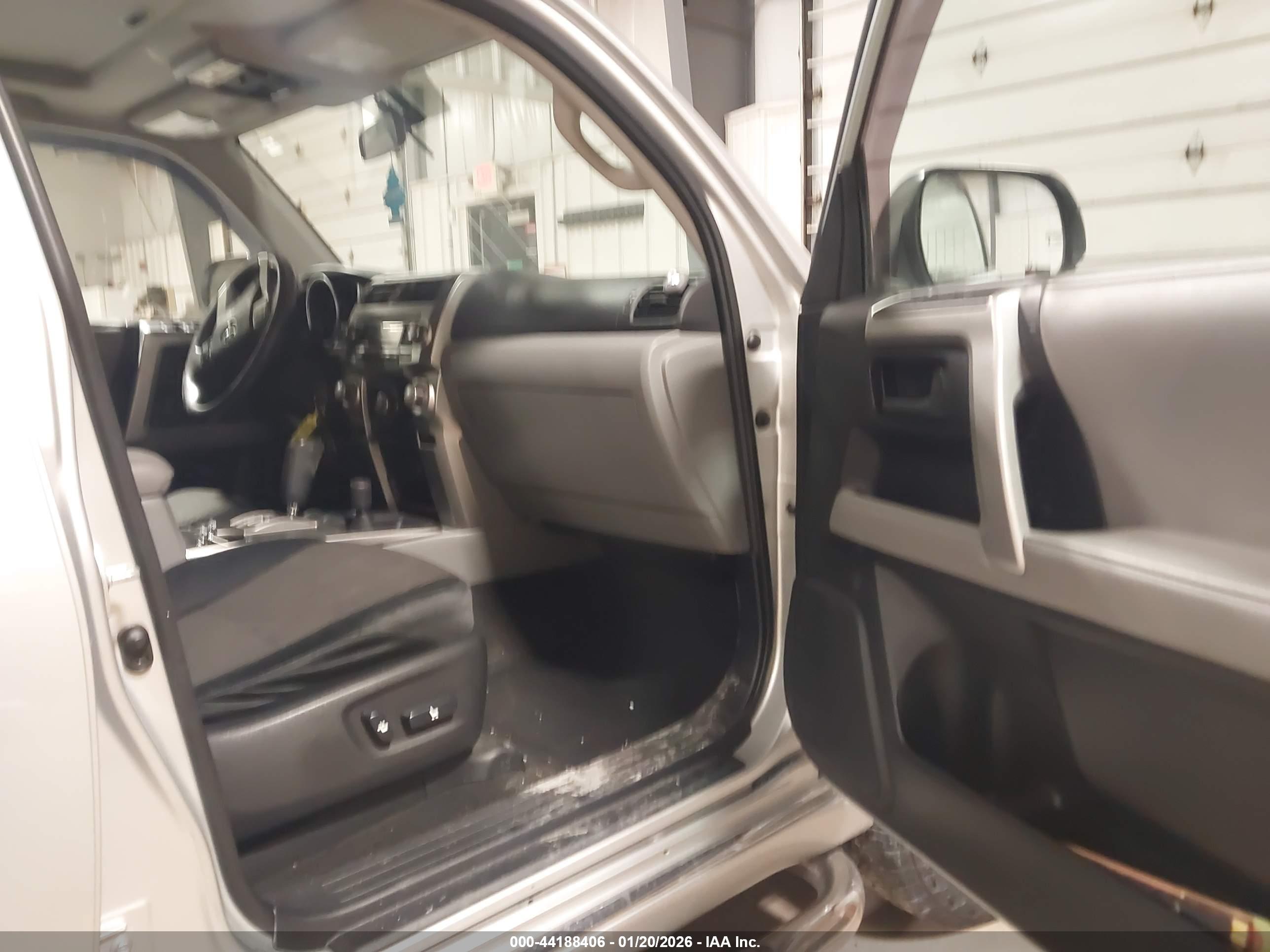 TOYOTA 4RUNNER image 5