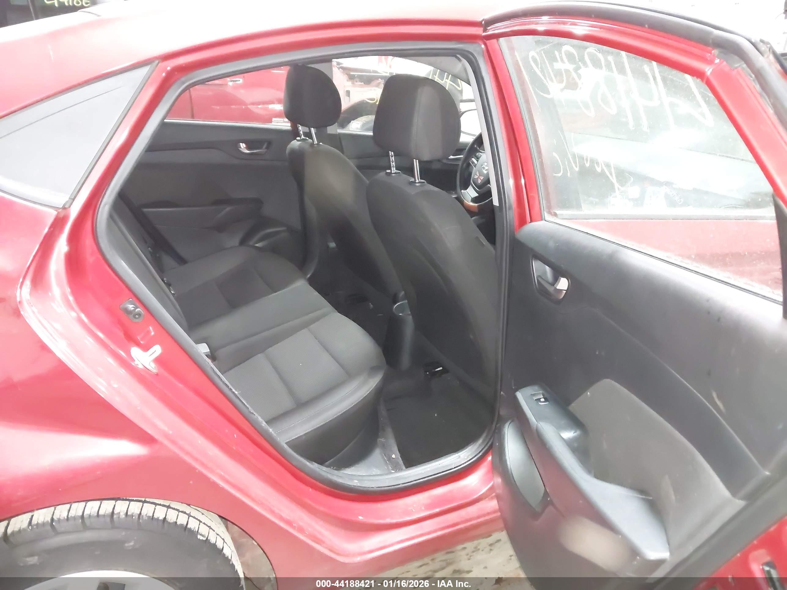 HYUNDAI ACCENT image 8