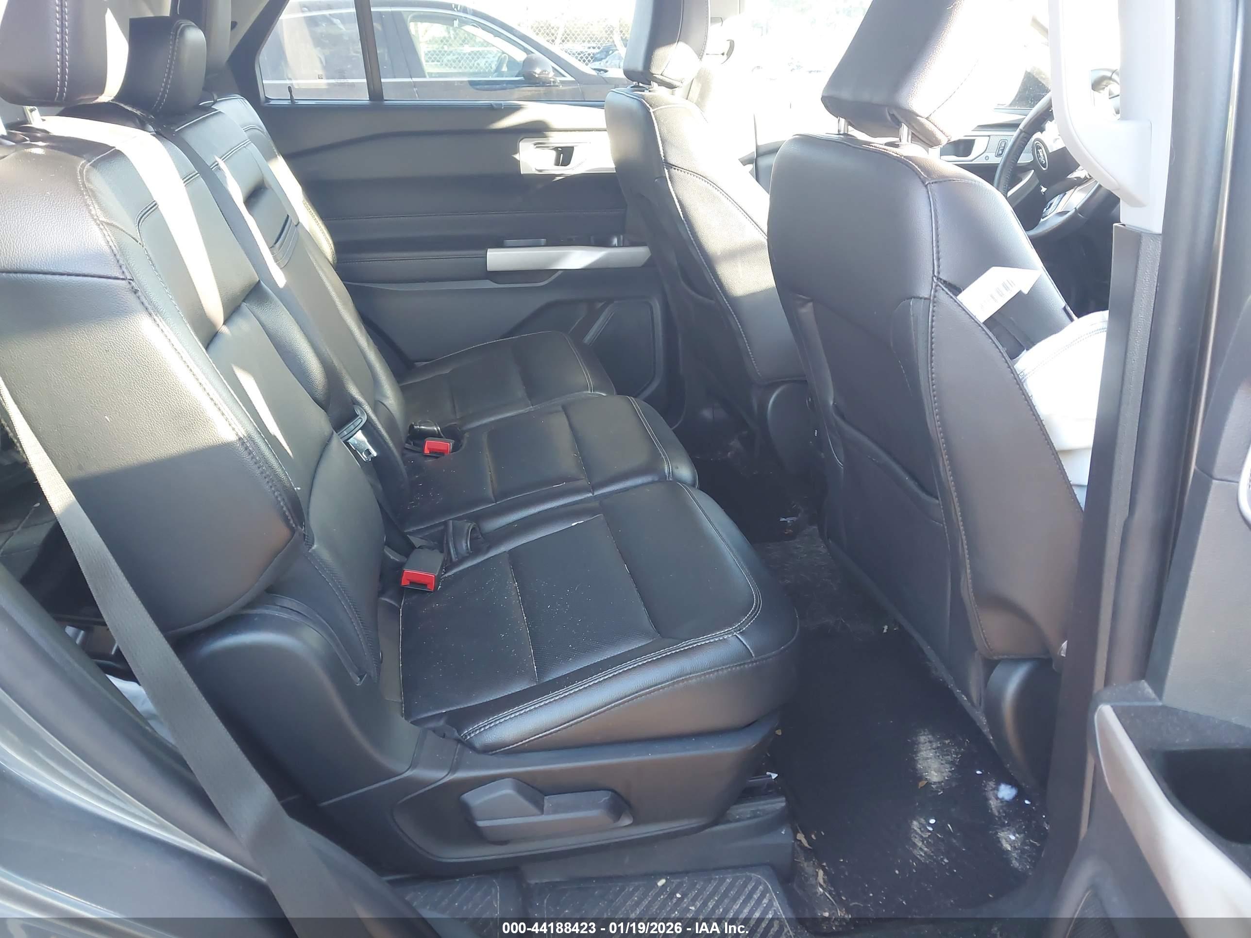 FORD EXPLORER image 8