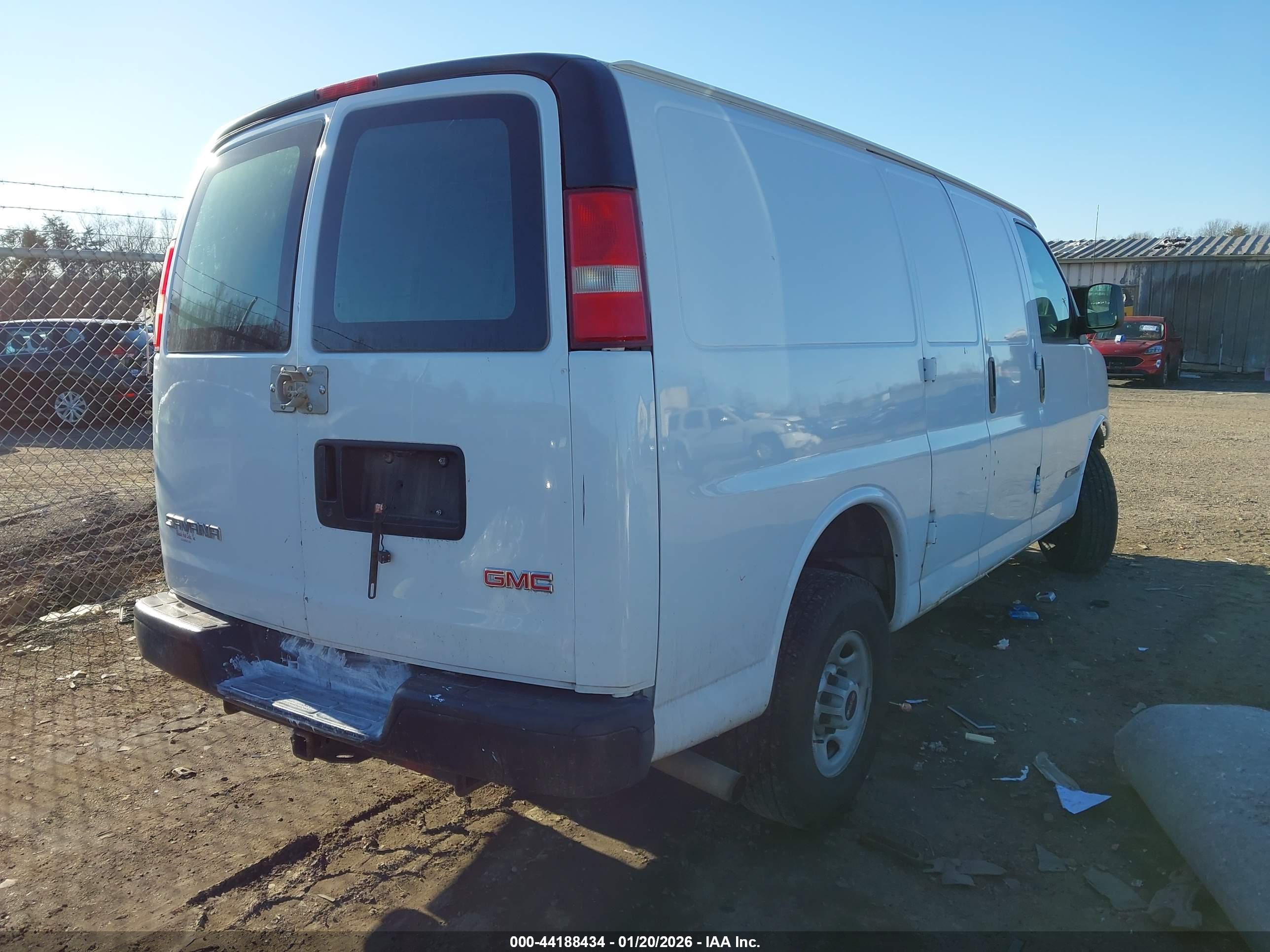 GMC SAVANA image 4