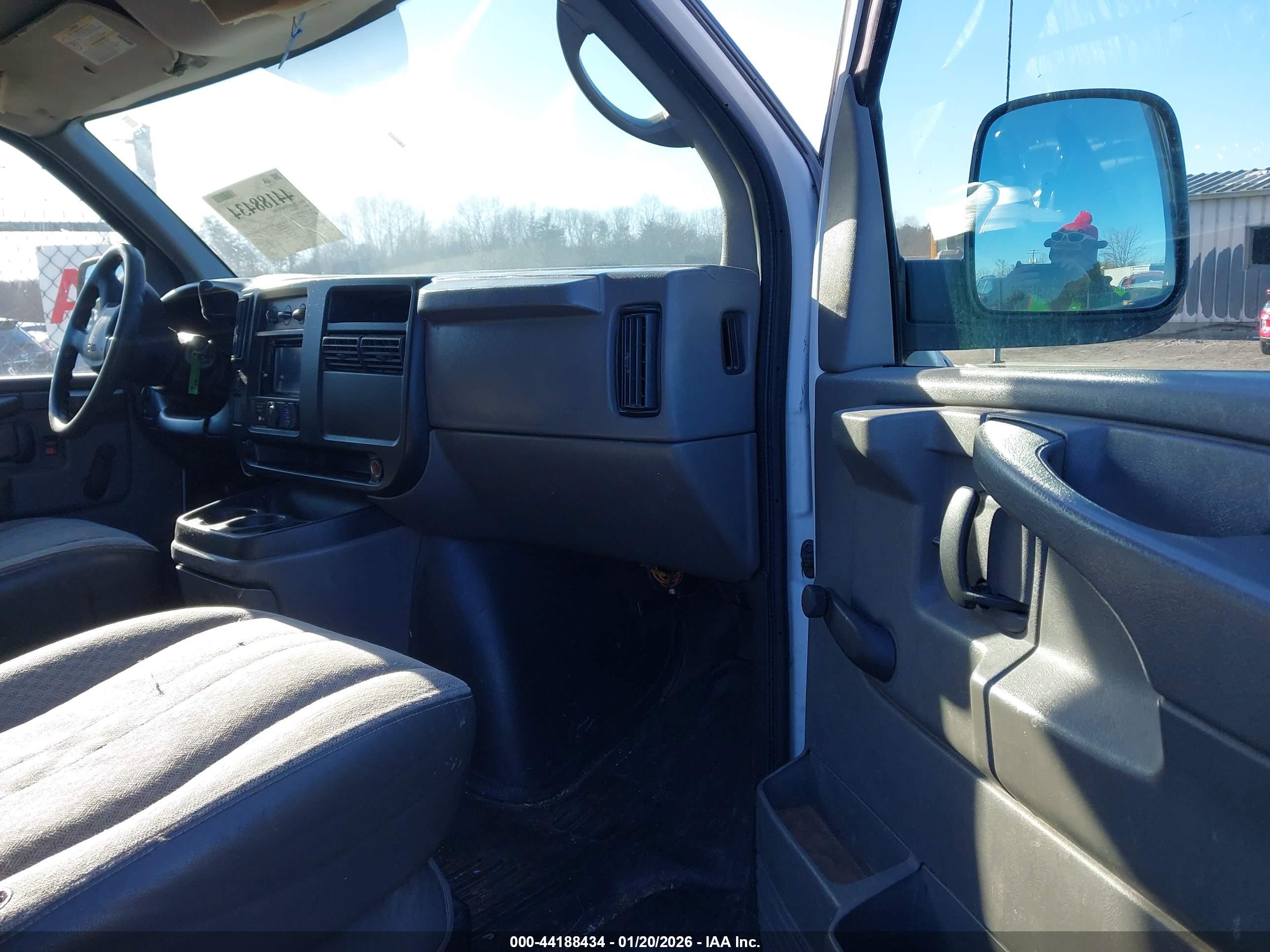 GMC SAVANA image 5