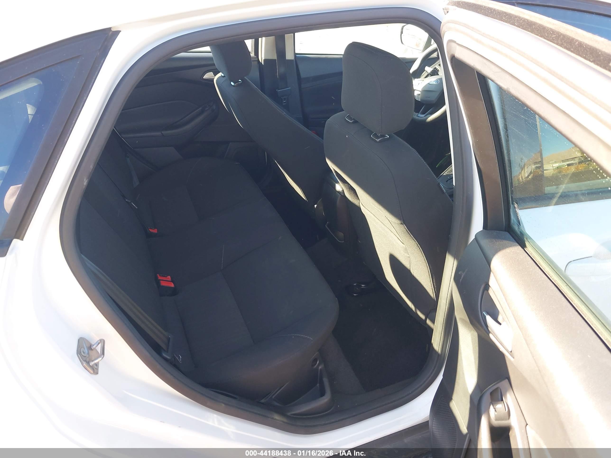 FORD FOCUS image 8