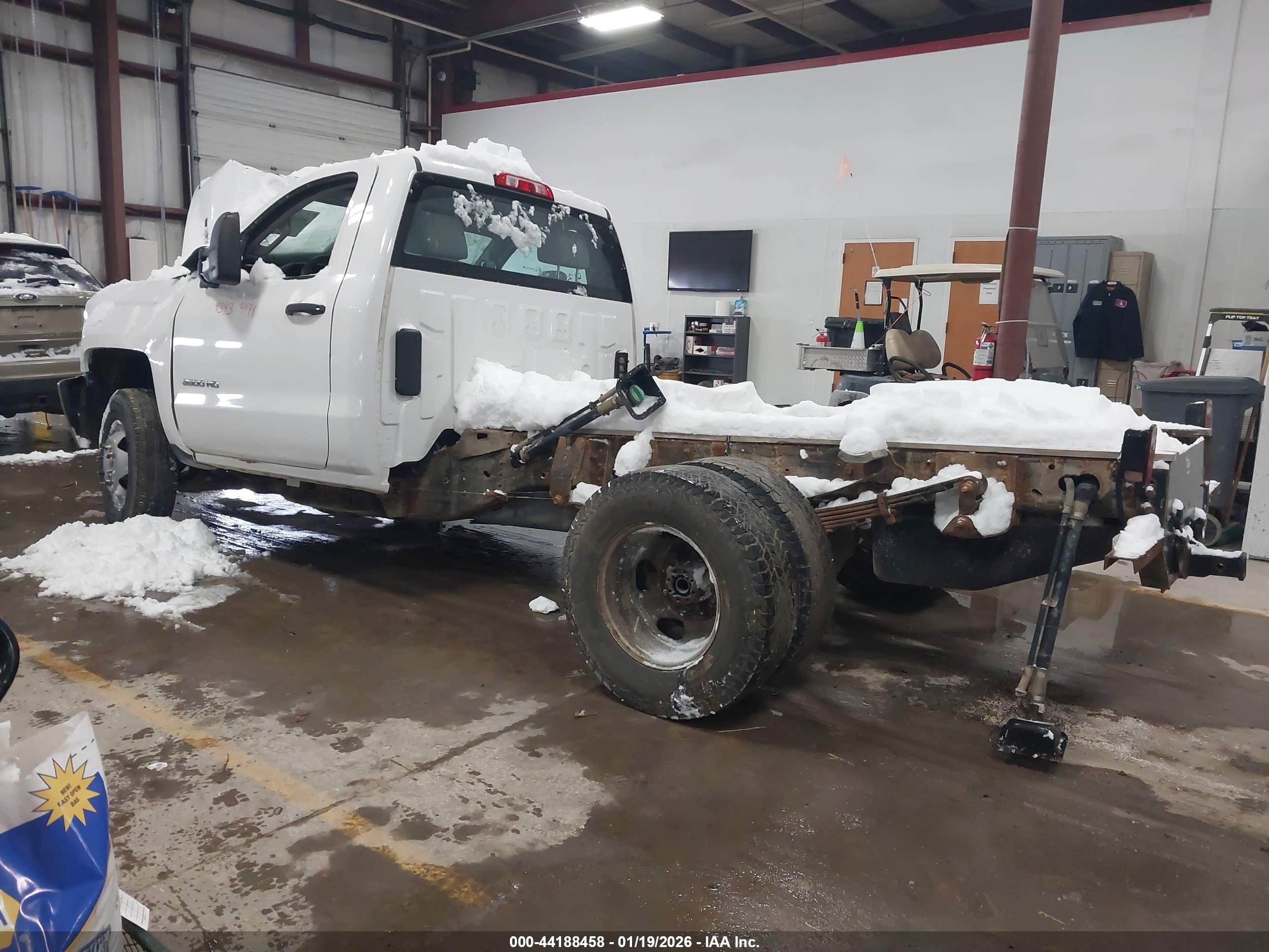 CHEVROLET SILVERADO image 3