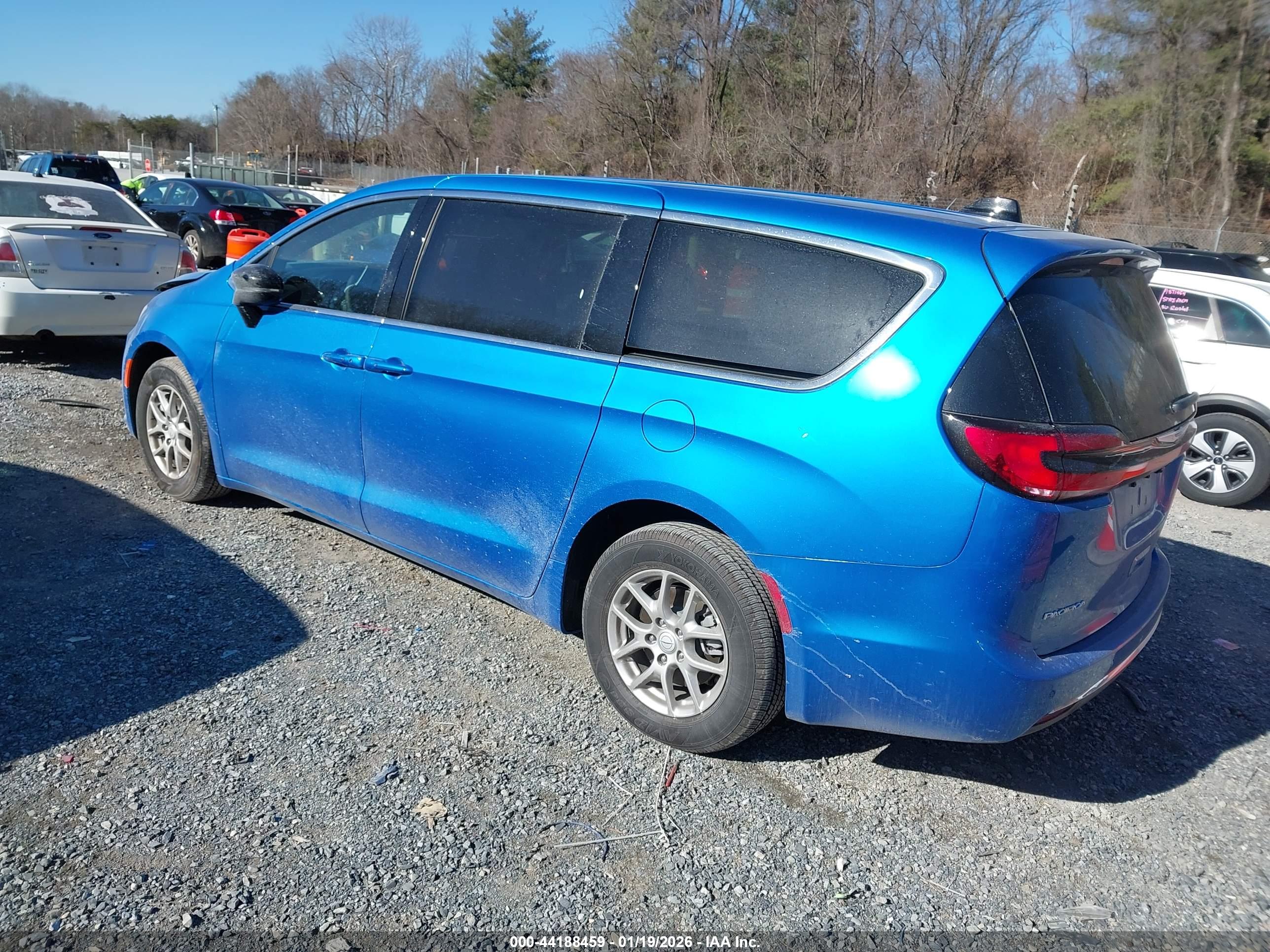 CHRYSLER PACIFICA image 3