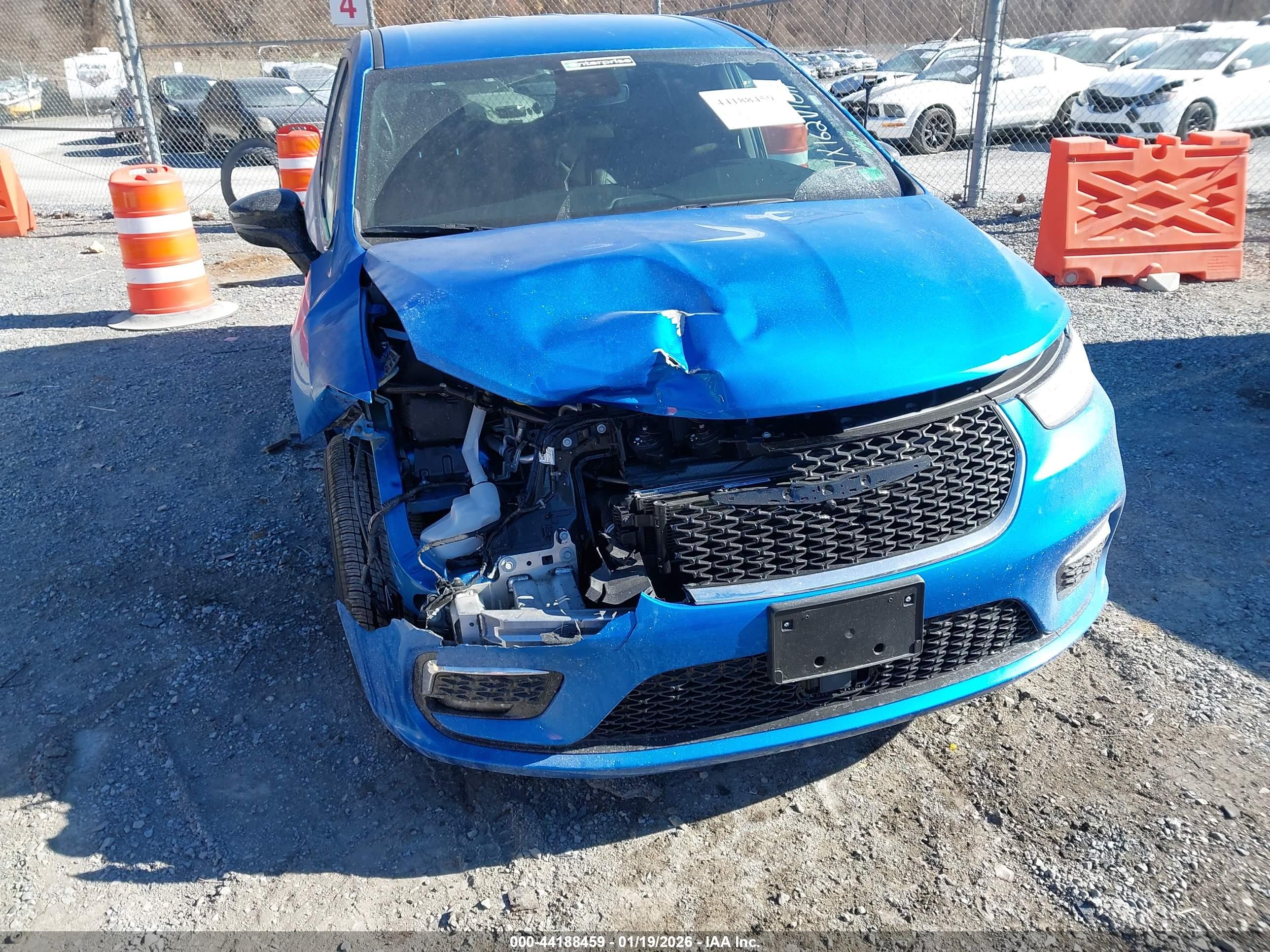 CHRYSLER PACIFICA image 6
