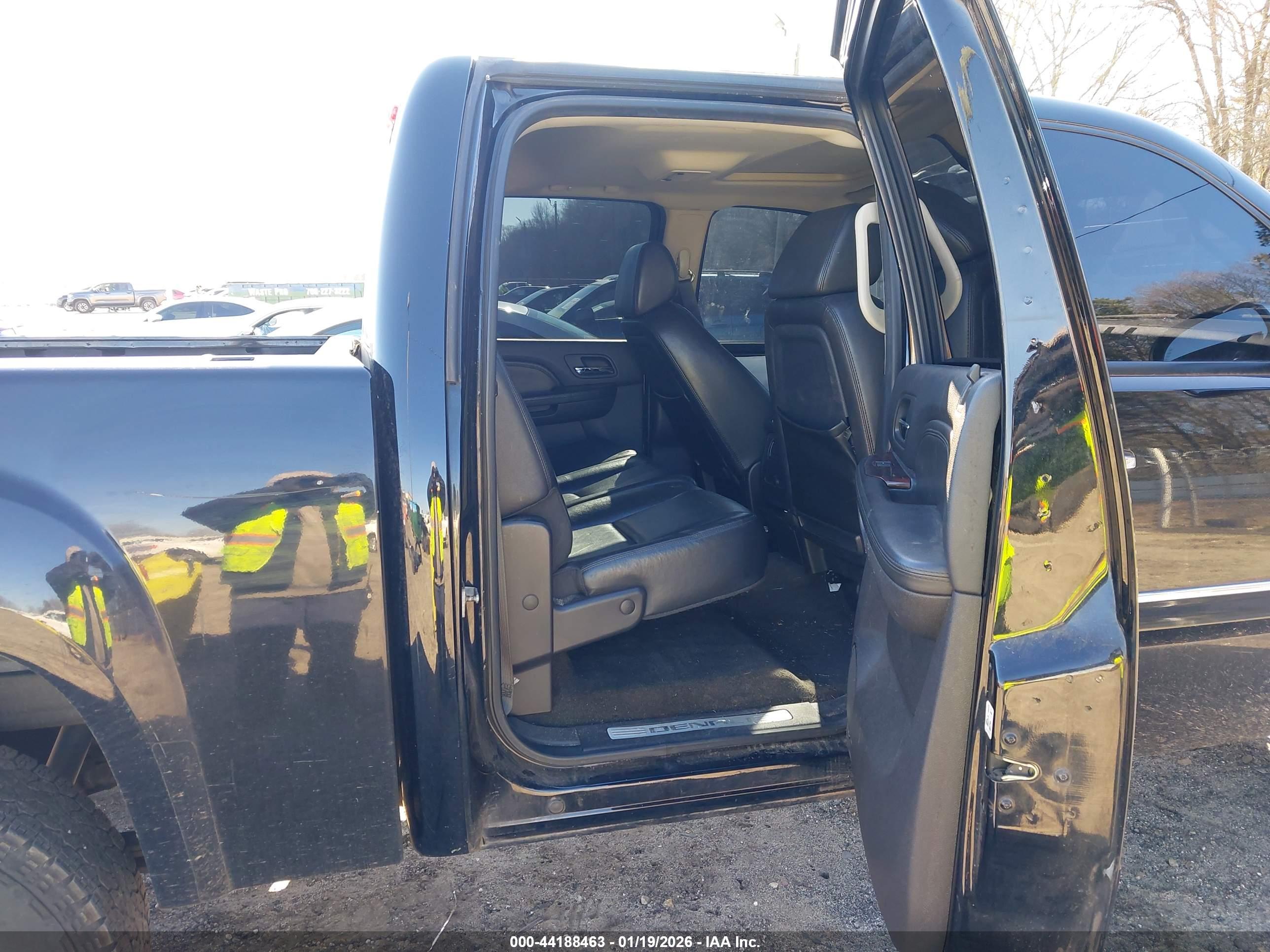 GMC SIERRA image 8