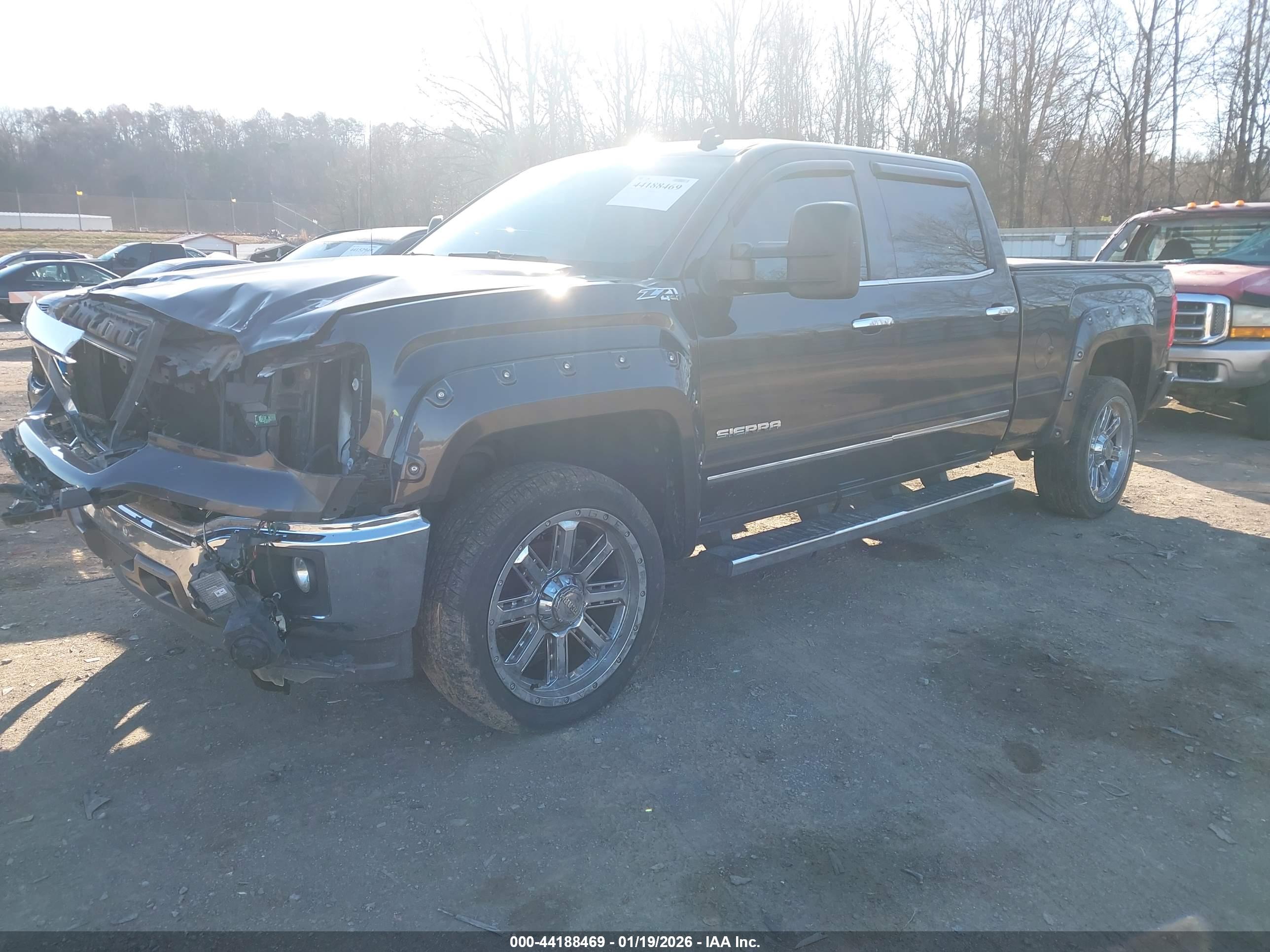 GMC SIERRA image 2
