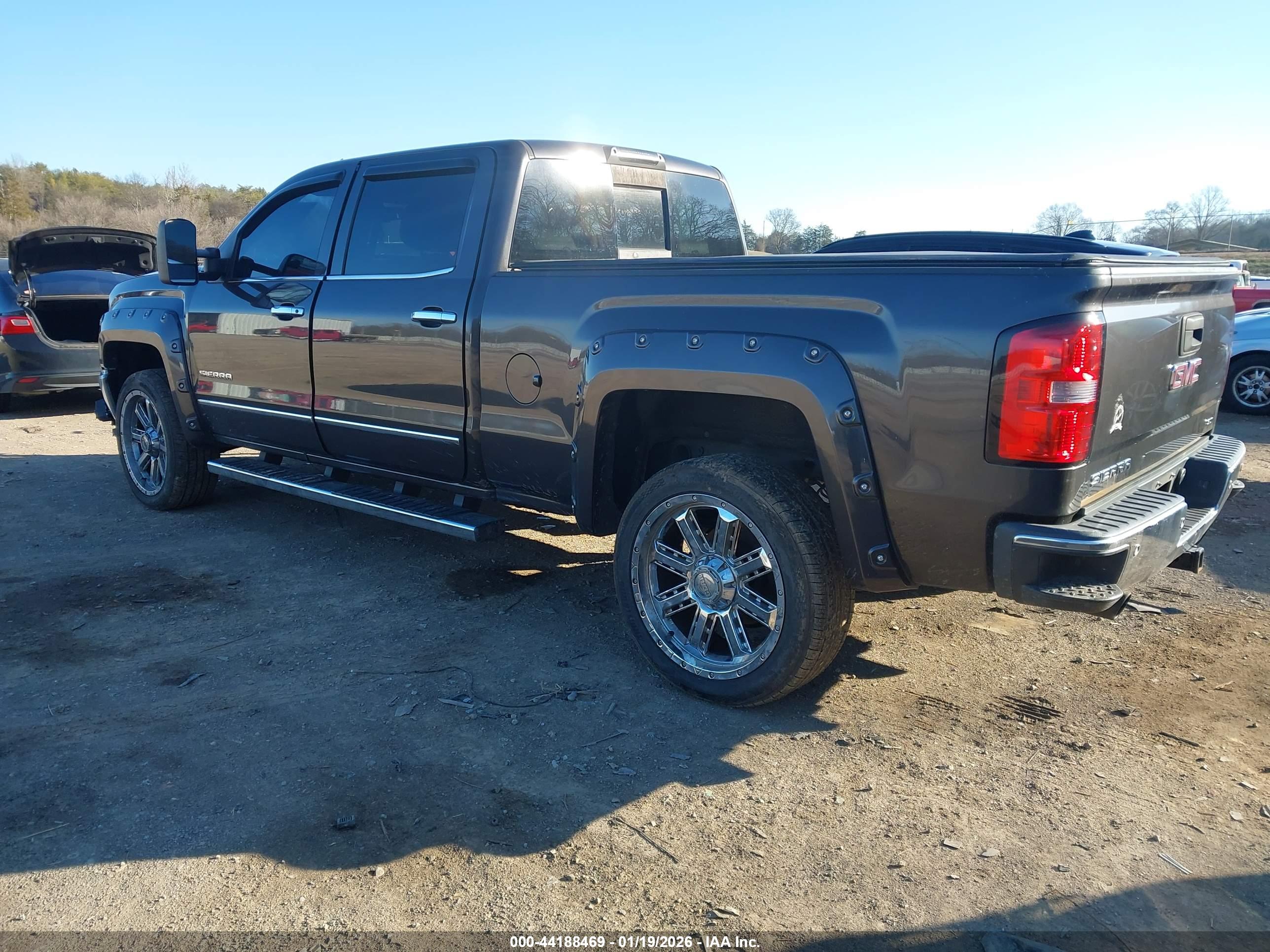 GMC SIERRA image 3