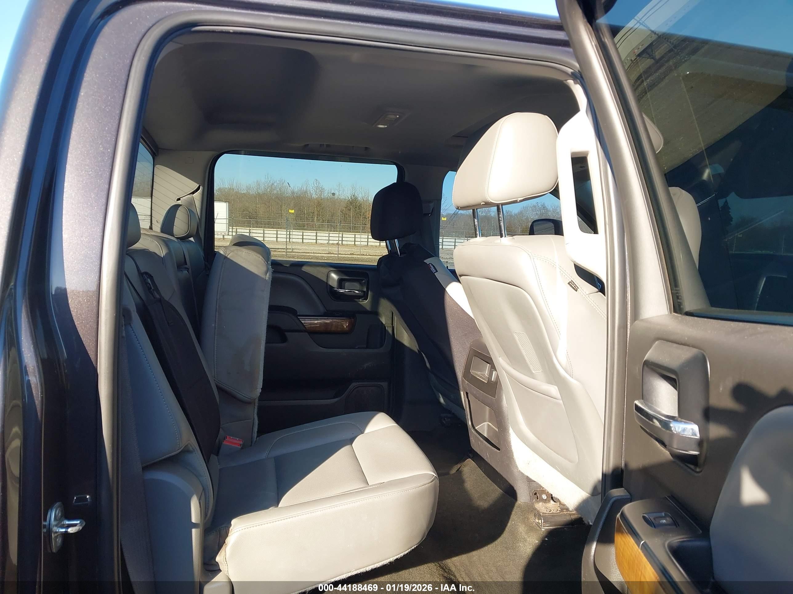 GMC SIERRA image 8