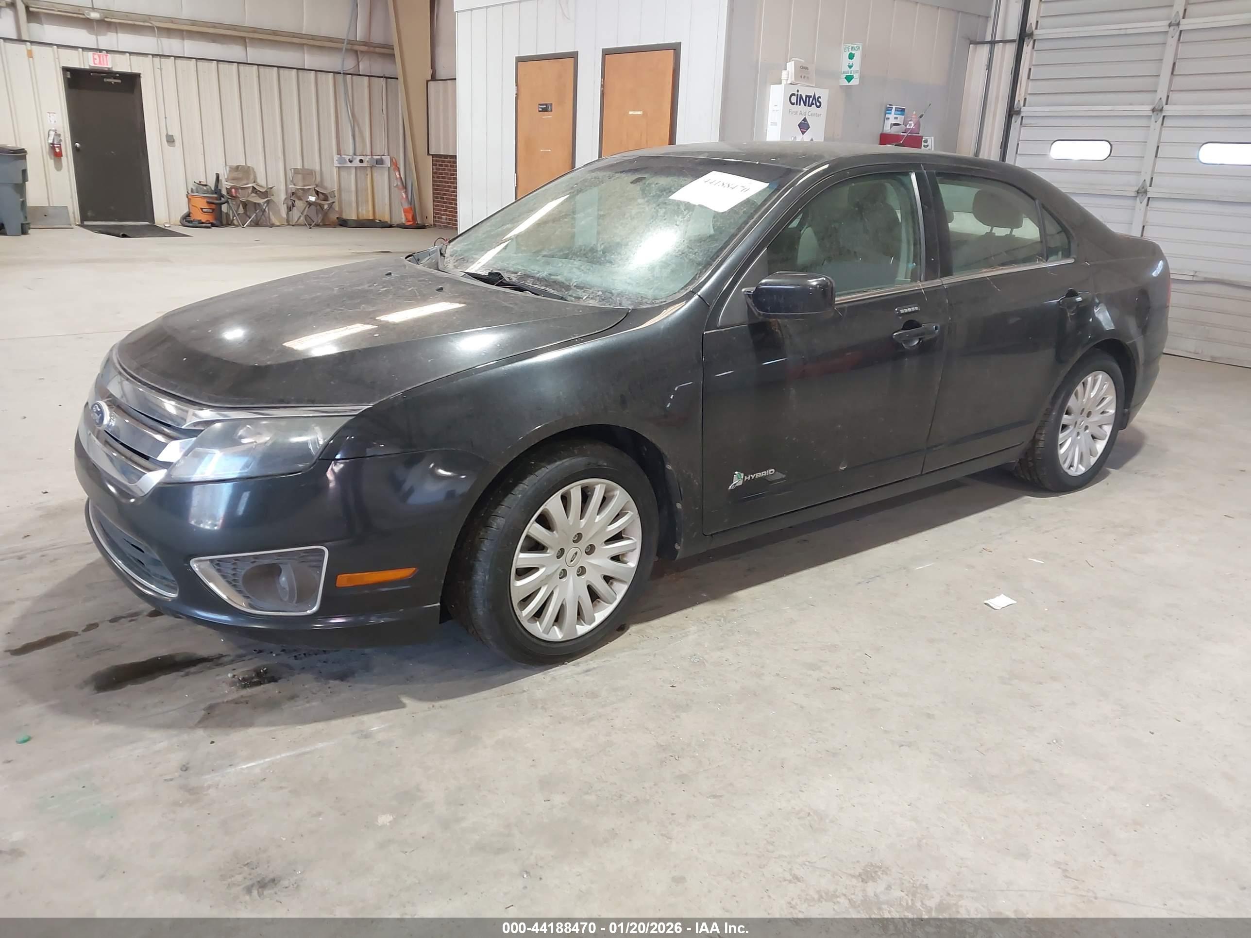 FORD FUSION image 2
