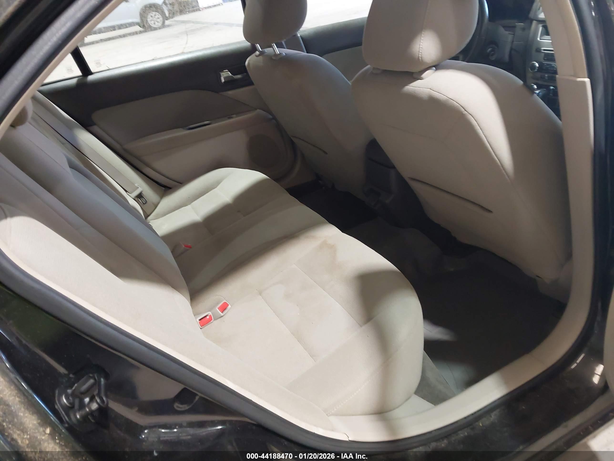 FORD FUSION image 8