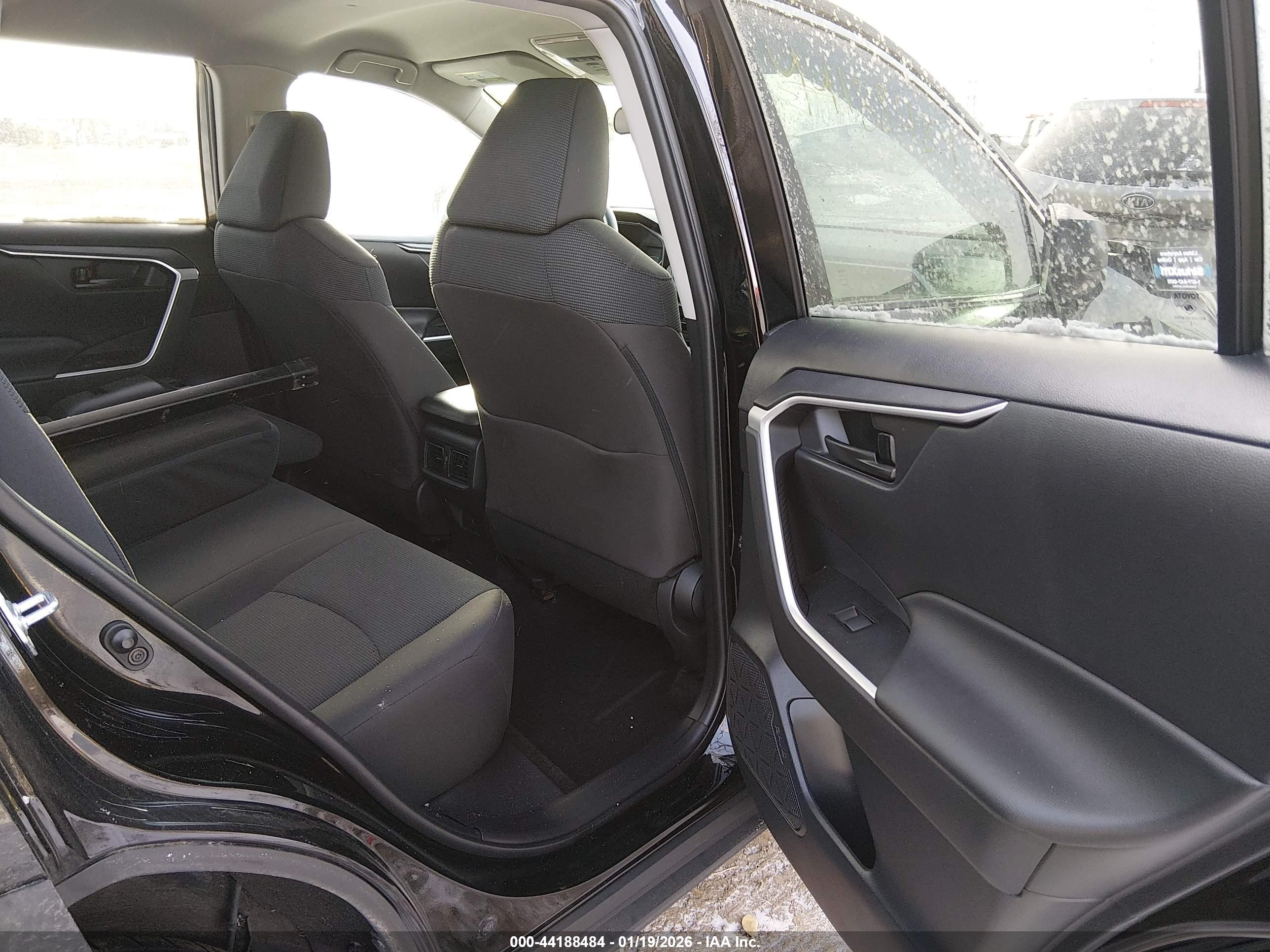 TOYOTA RAV4 image 8