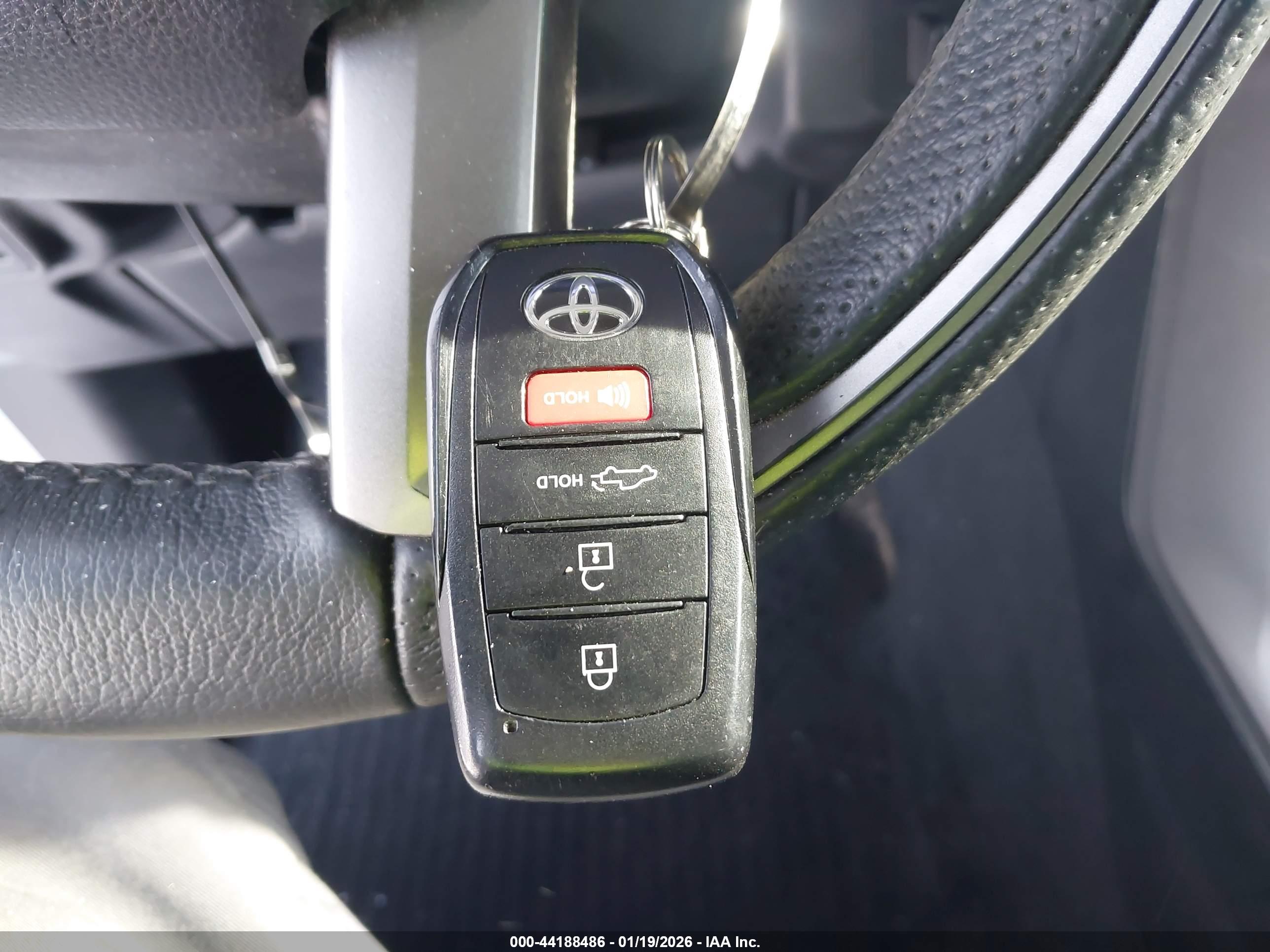 TOYOTA TUNDRA image 11
