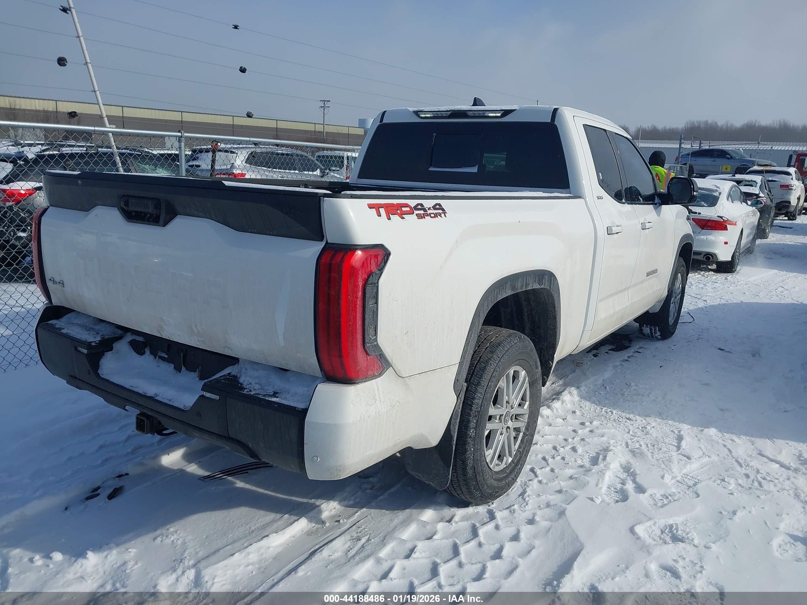 TOYOTA TUNDRA image 4