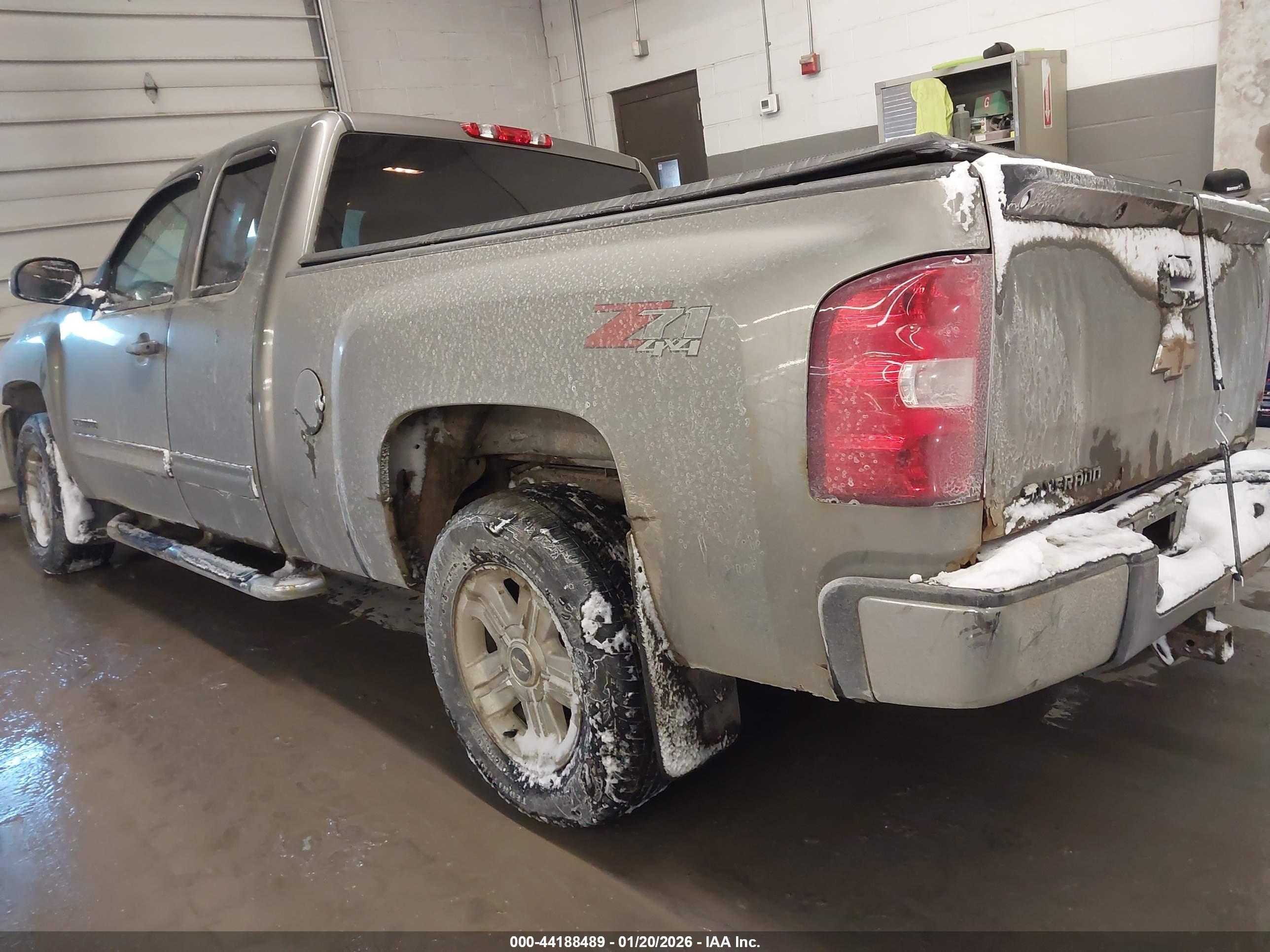 CHEVROLET SILVERADO image 3