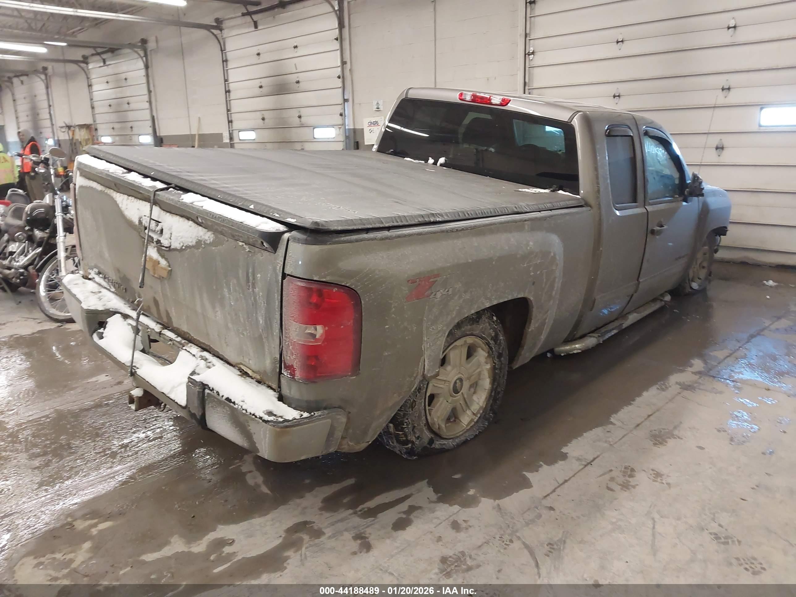 CHEVROLET SILVERADO image 4