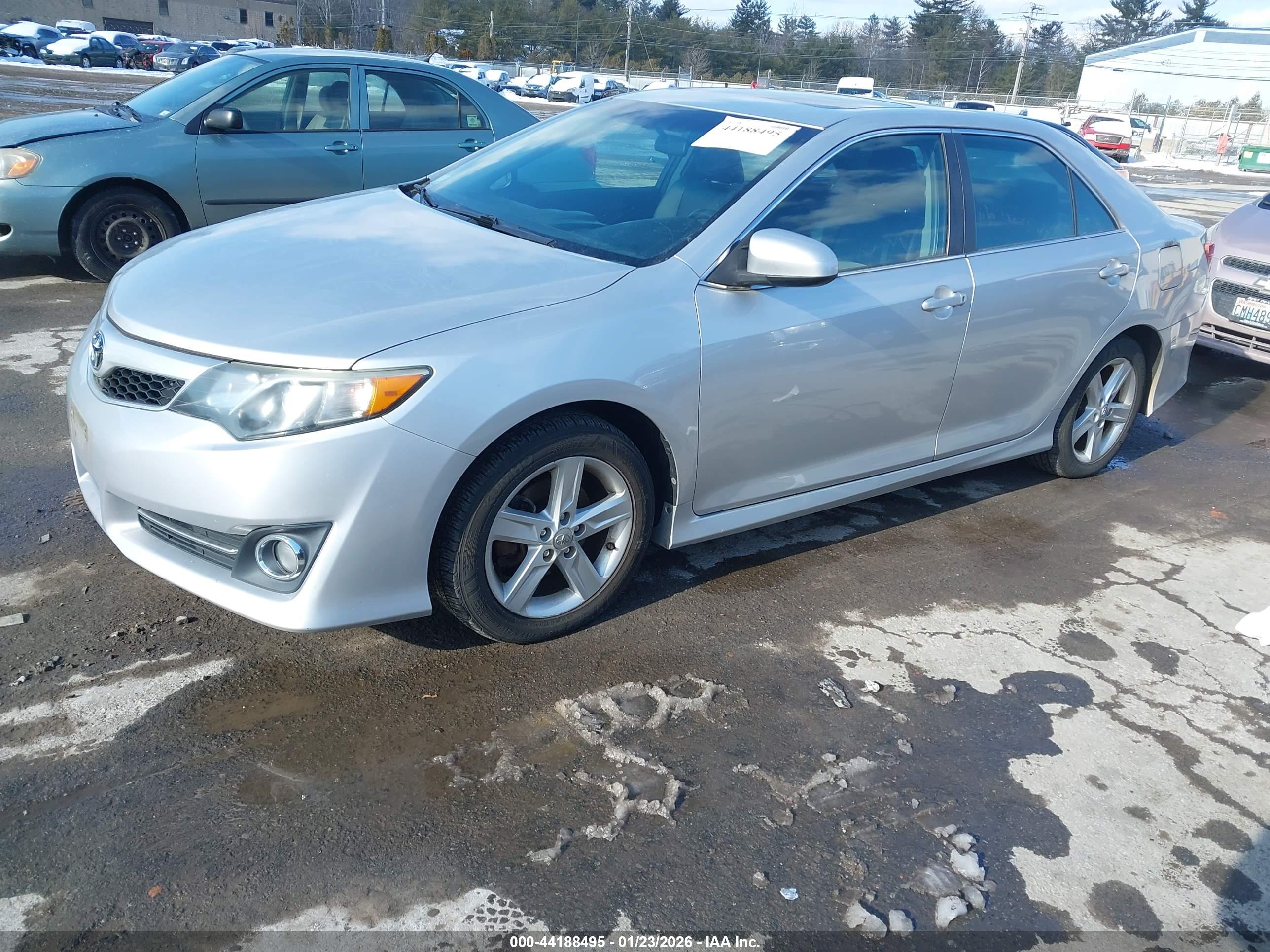 TOYOTA CAMRY image 2