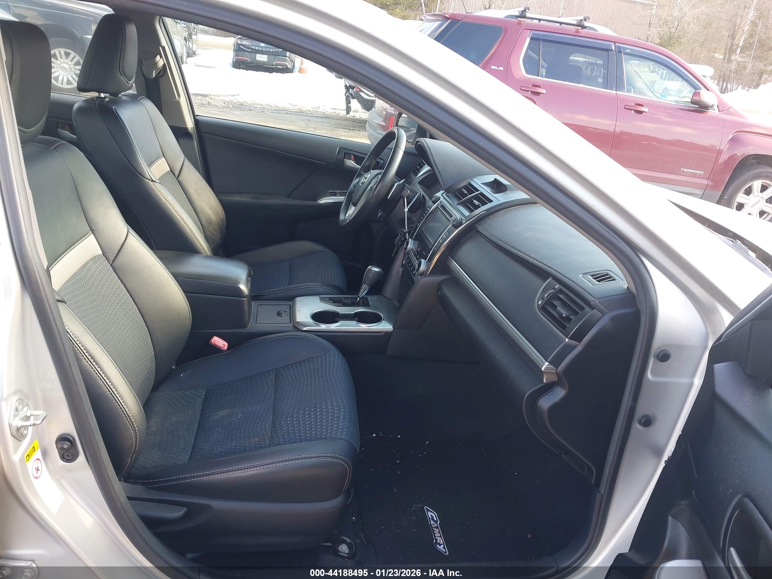 TOYOTA CAMRY image 5