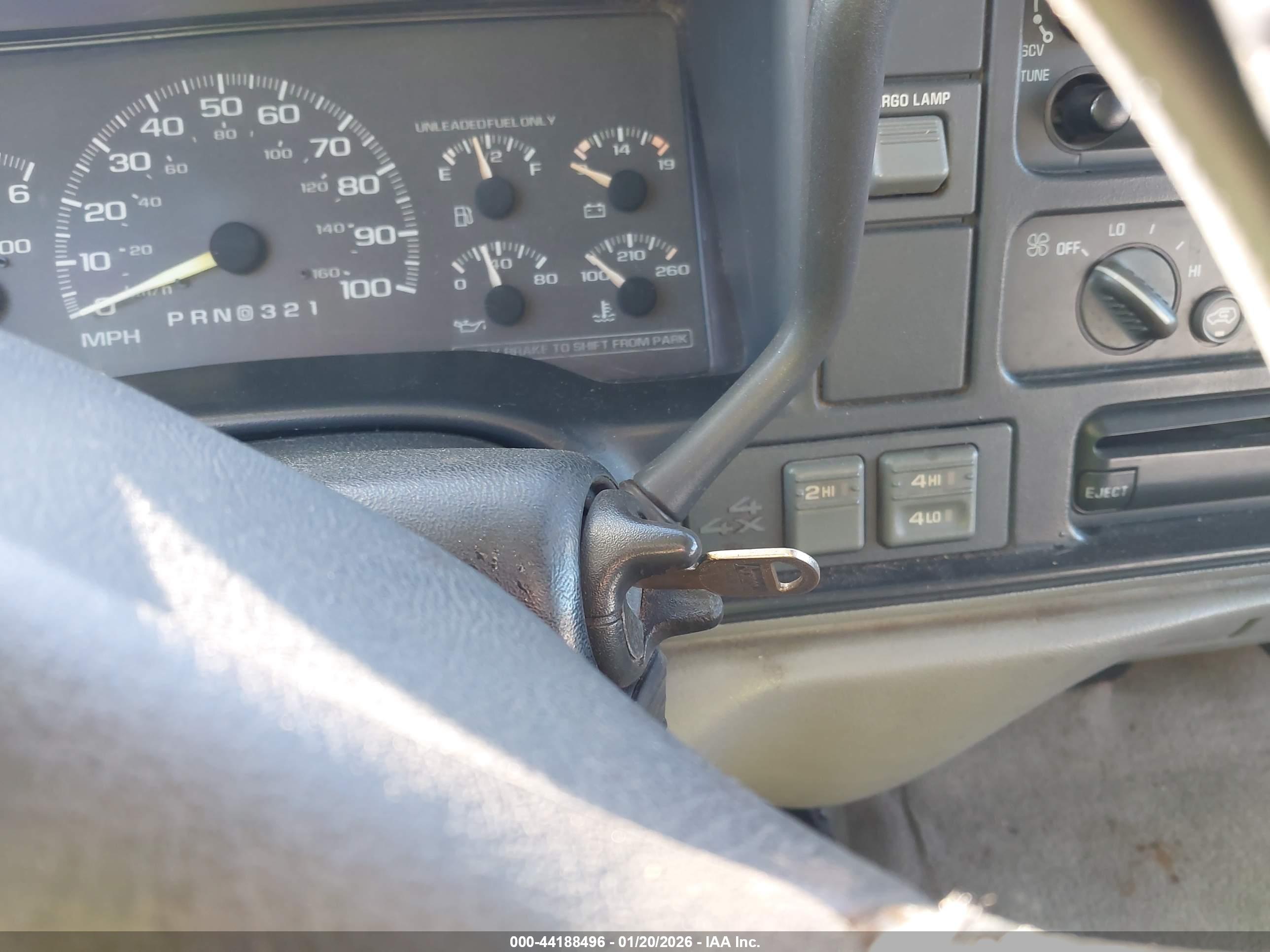 CHEVROLET K2500 image 11