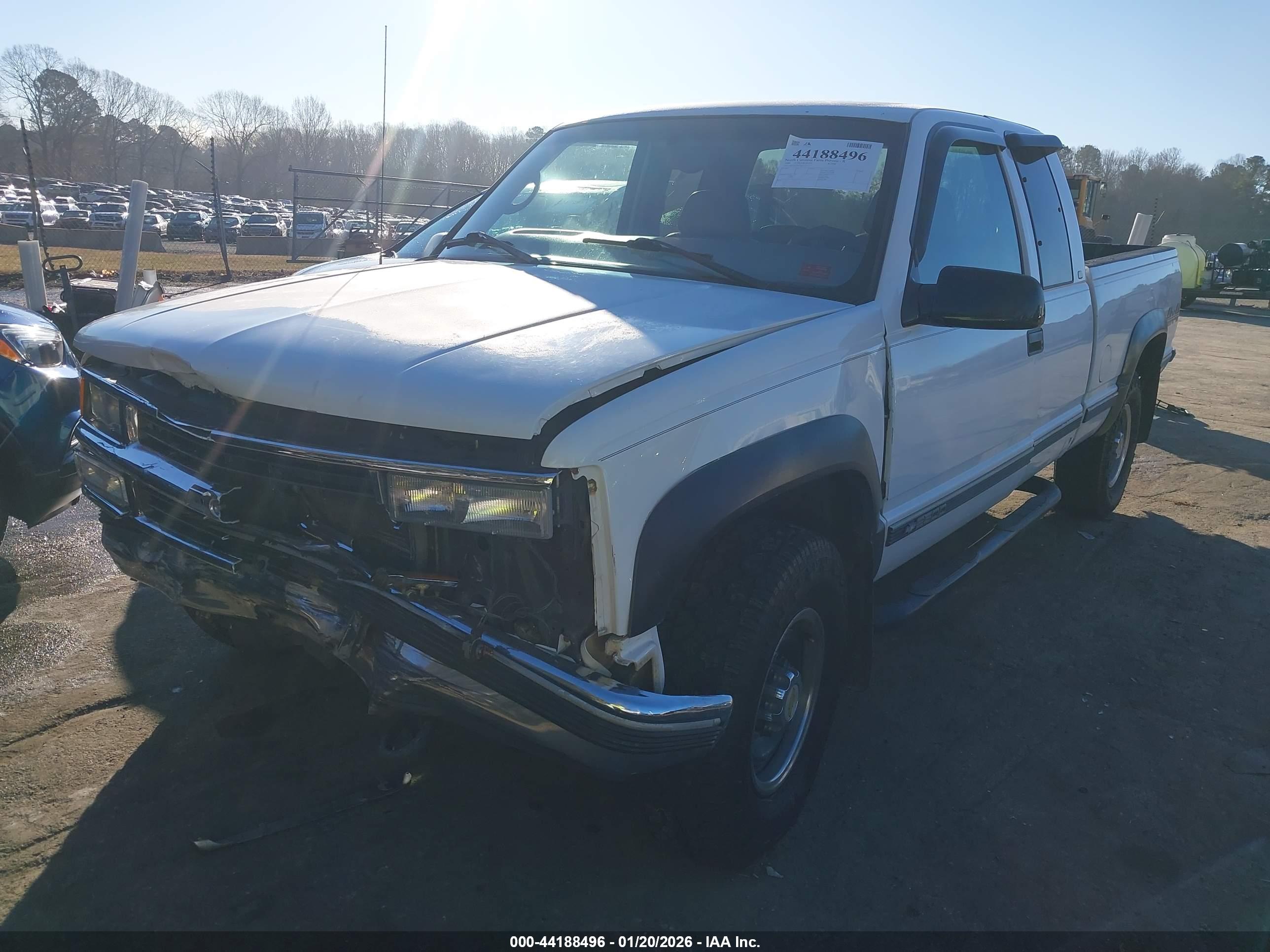 CHEVROLET K2500 image 2