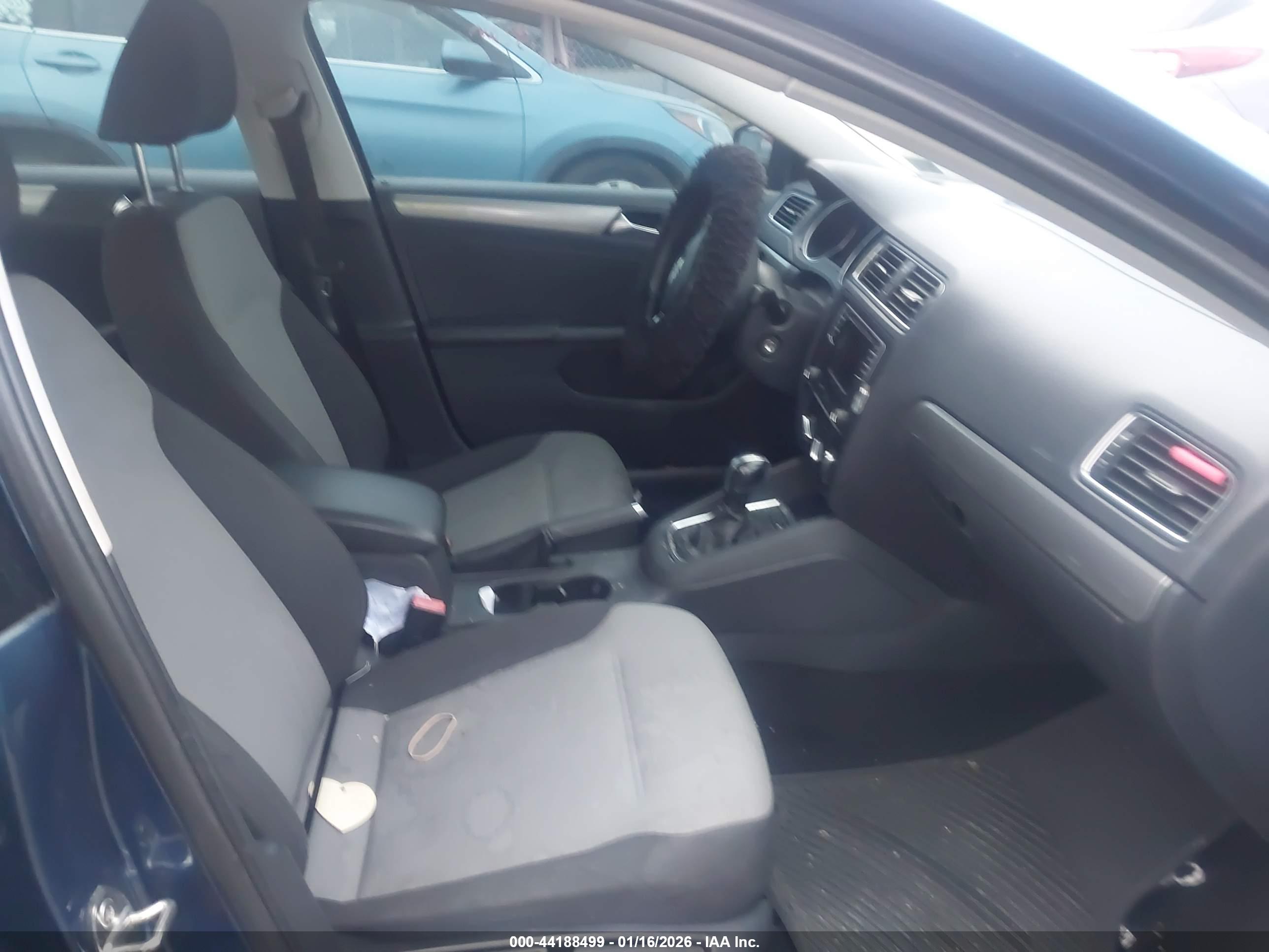 VOLKSWAGEN JETTA image 5