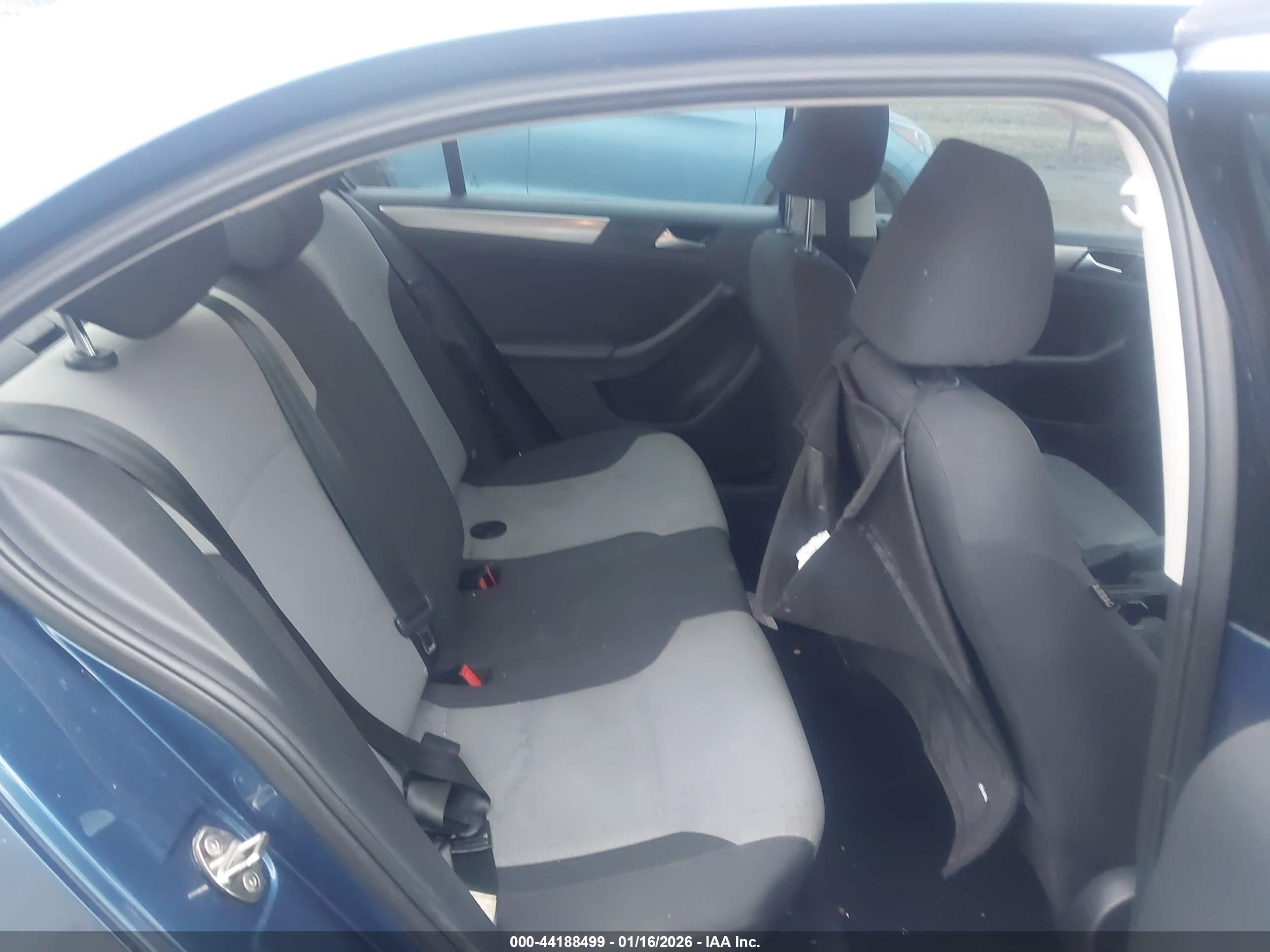 VOLKSWAGEN JETTA image 8