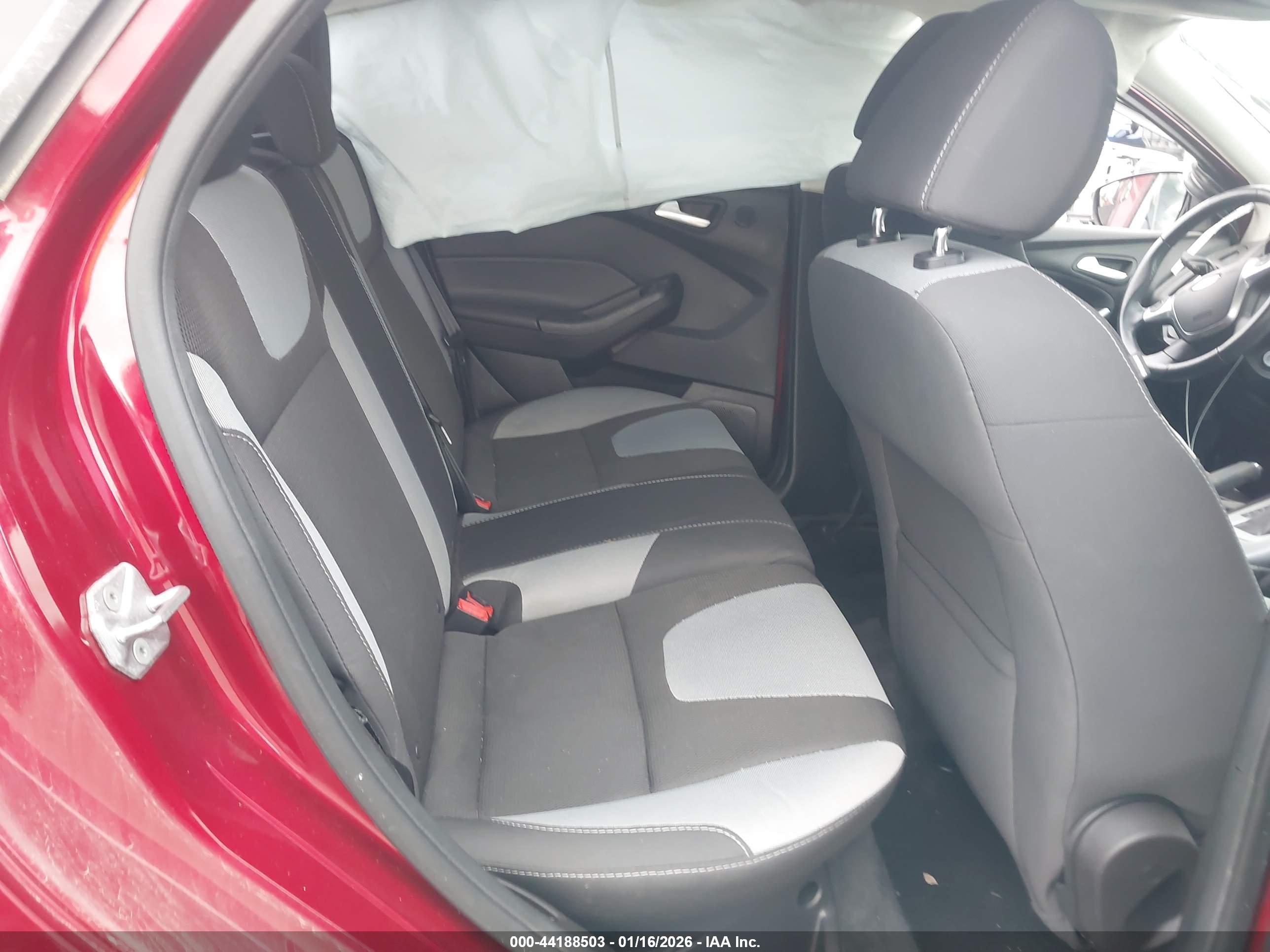 FORD FOCUS image 8
