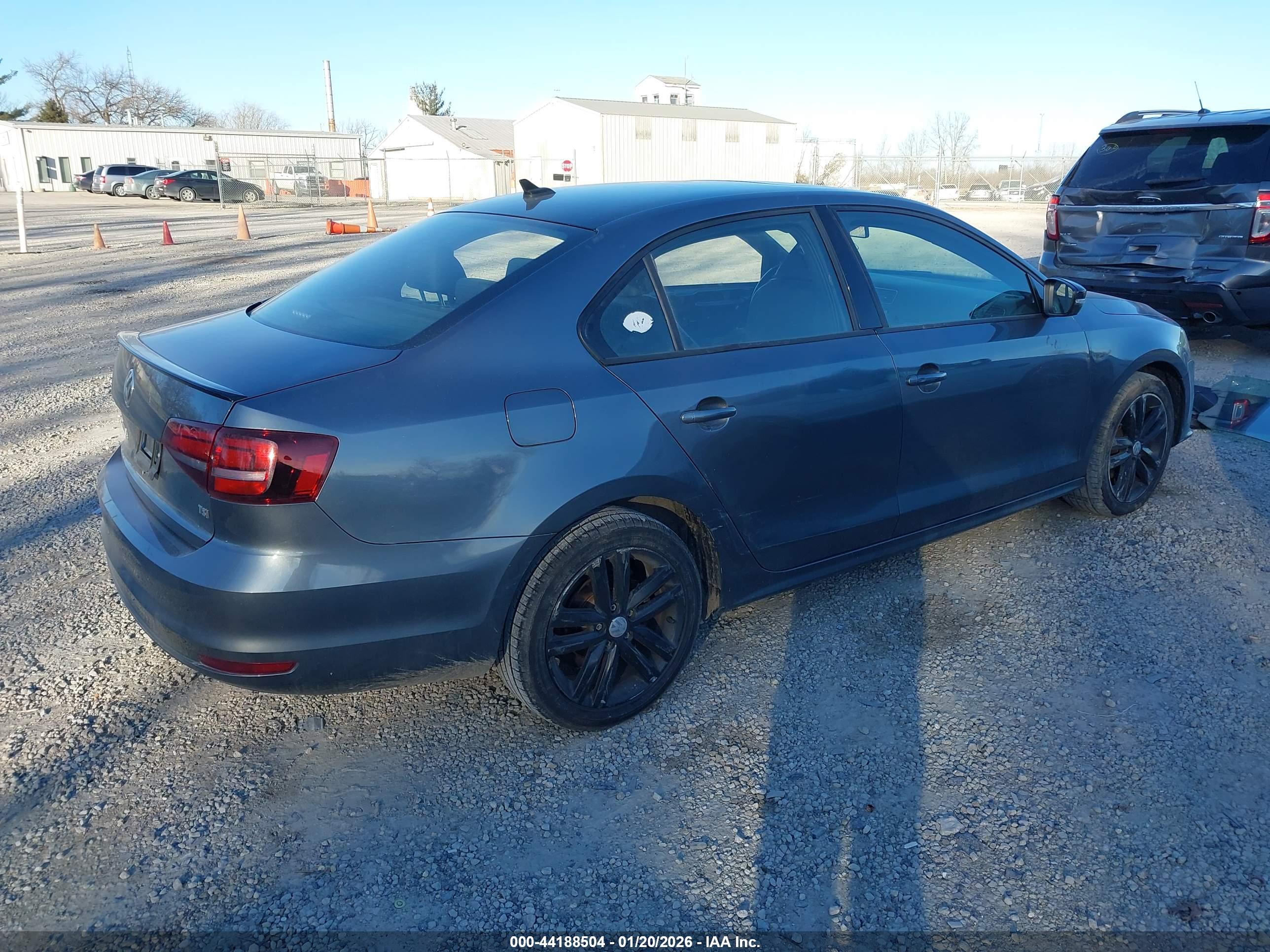 VOLKSWAGEN JETTA image 4