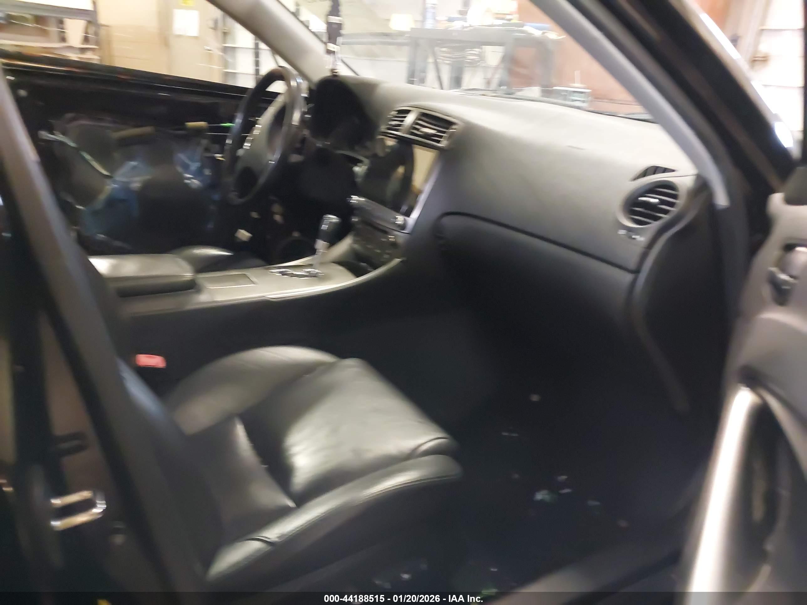 LEXUS IS image 5