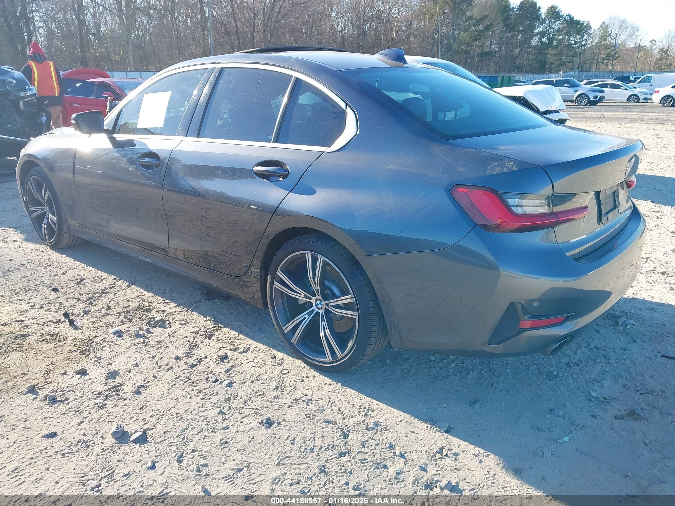 BMW 330I image 3