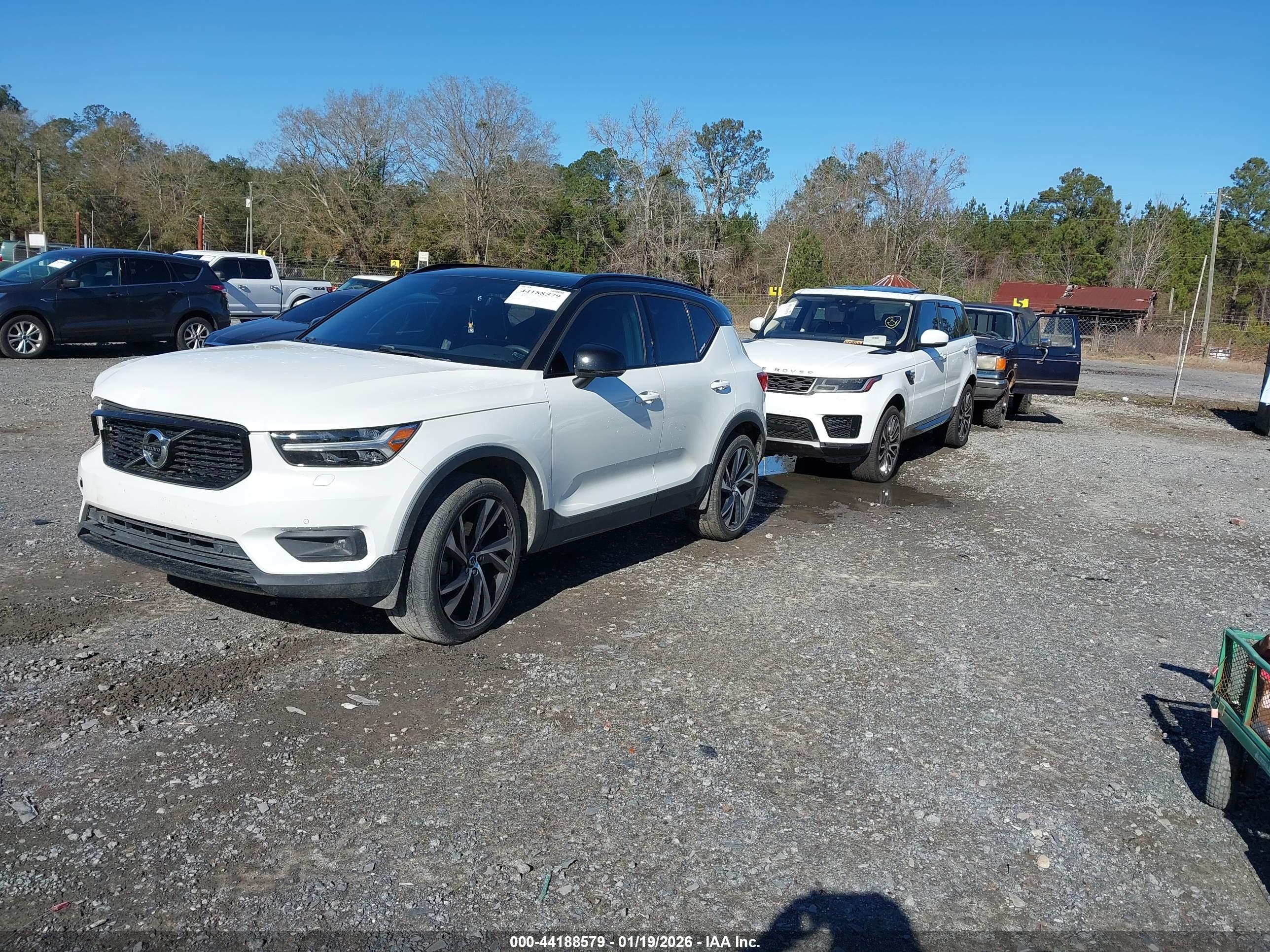 VOLVO XC40 image 2