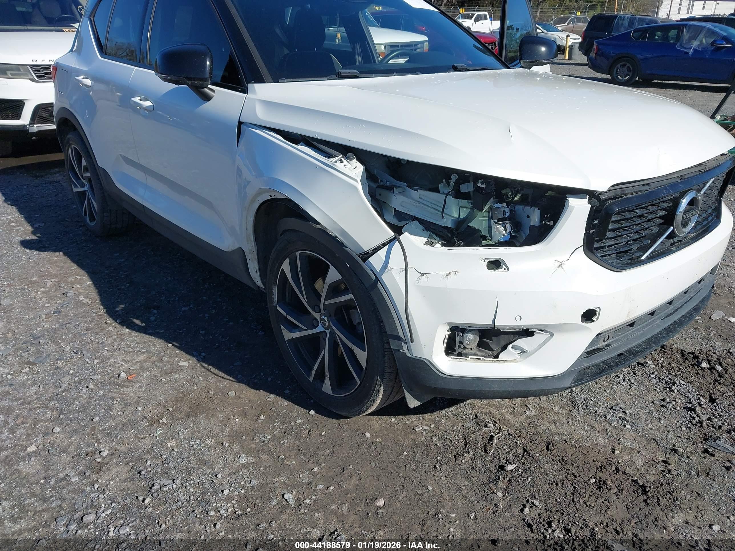 VOLVO XC40 image 6