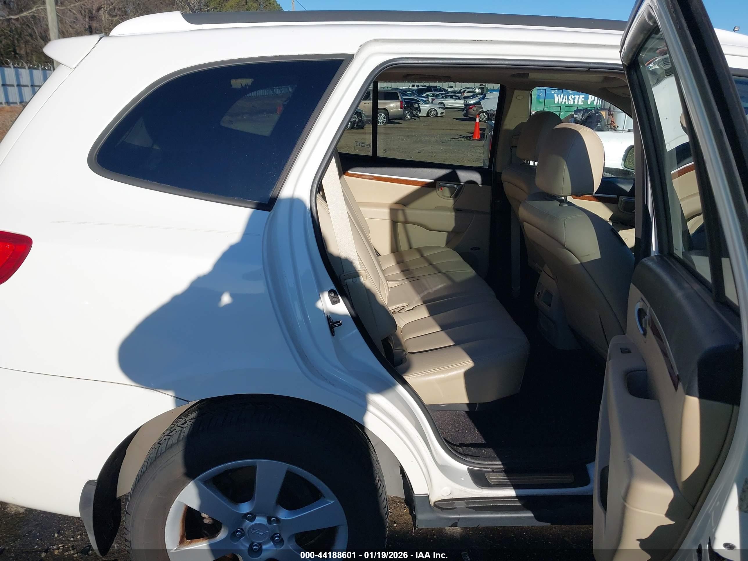 HYUNDAI SANTA image 8