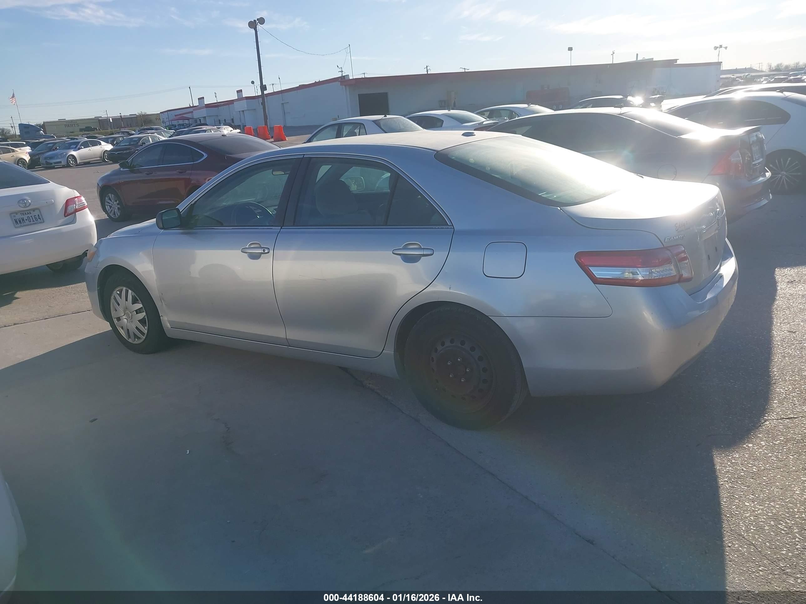 TOYOTA CAMRY image 3