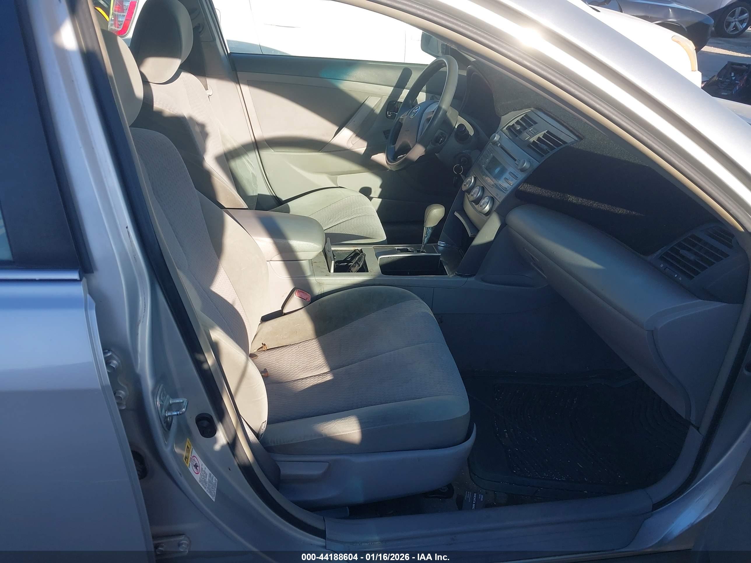 TOYOTA CAMRY image 5