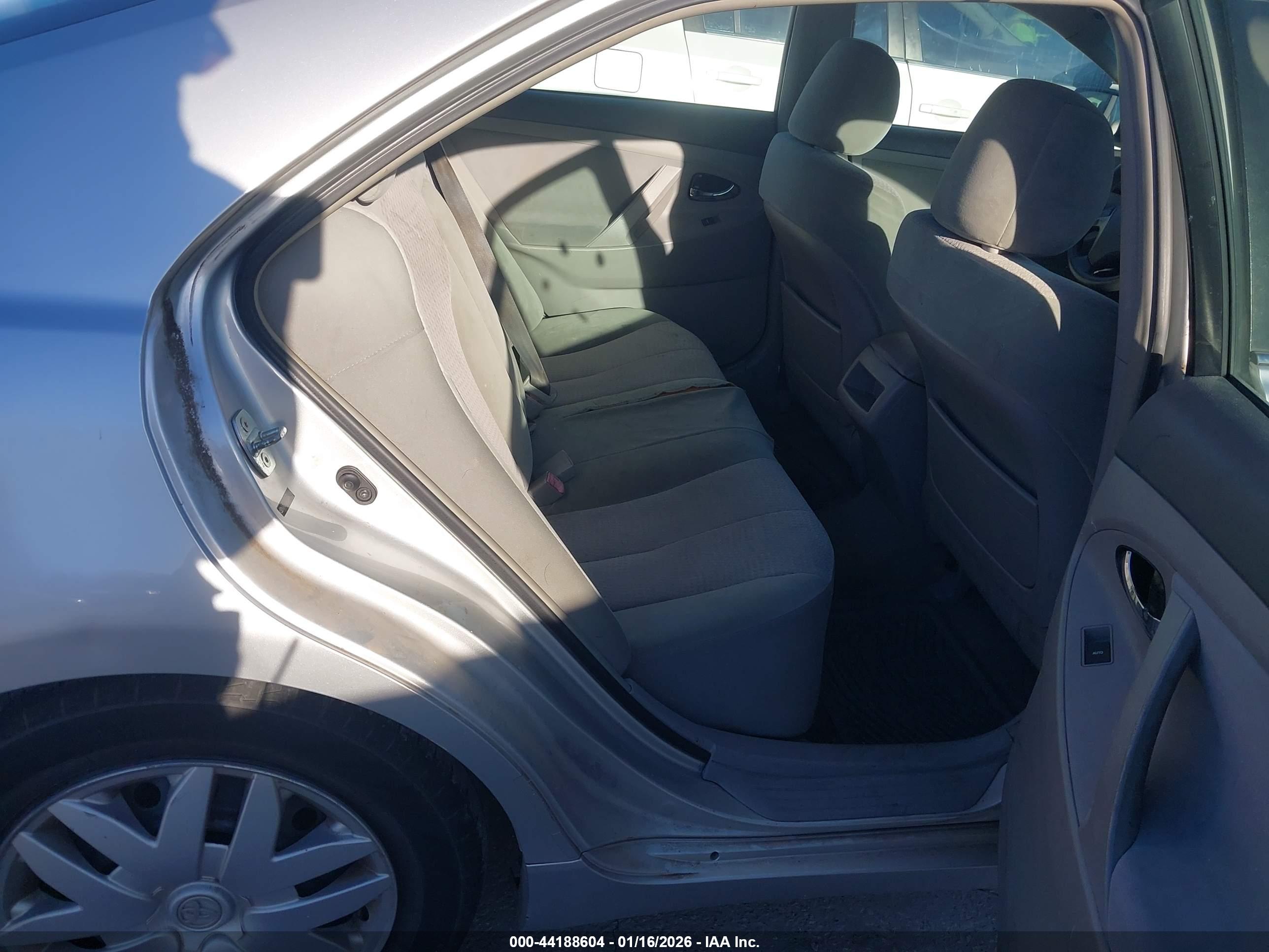 TOYOTA CAMRY image 8