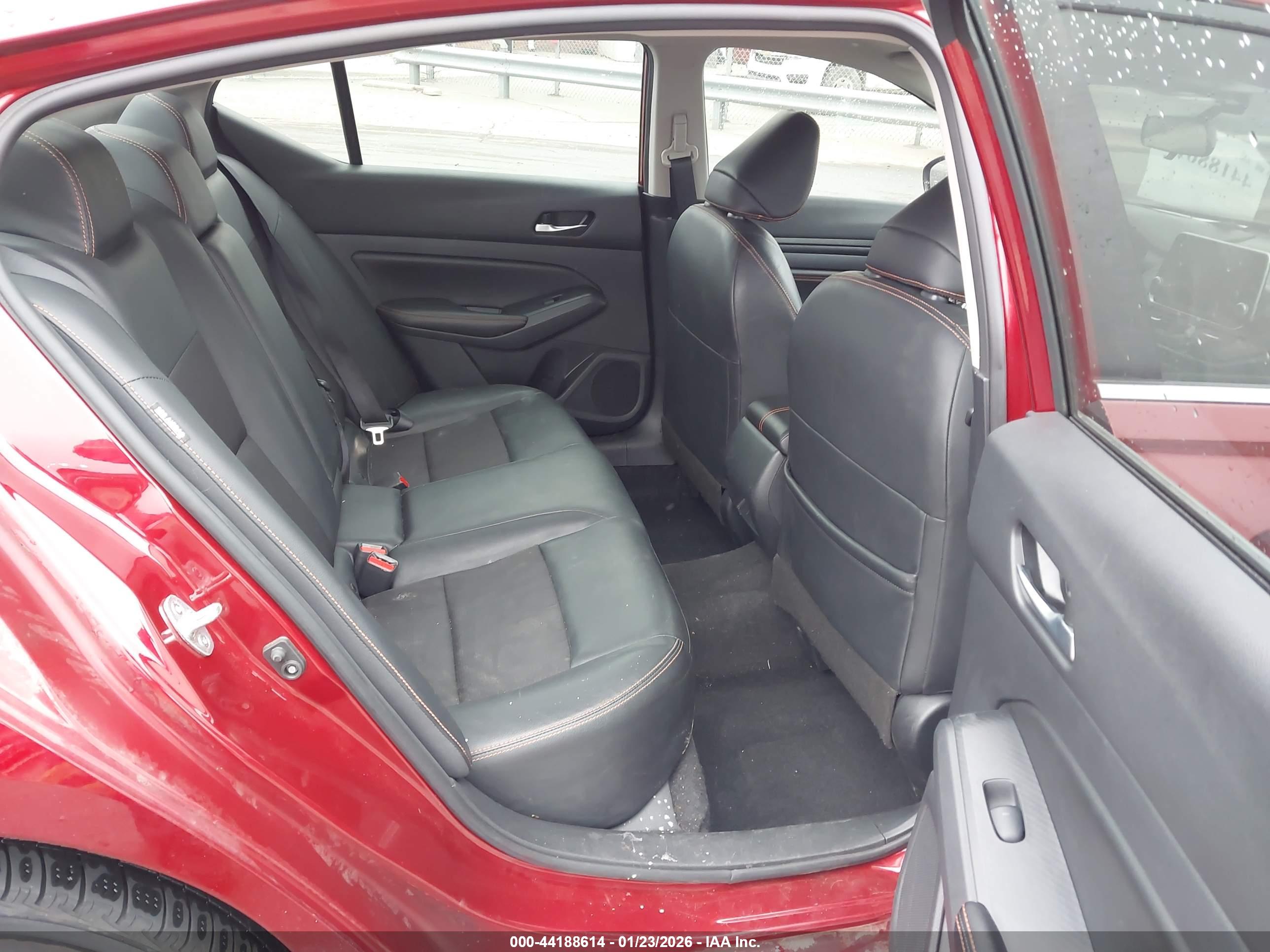 NISSAN ALTIMA image 8