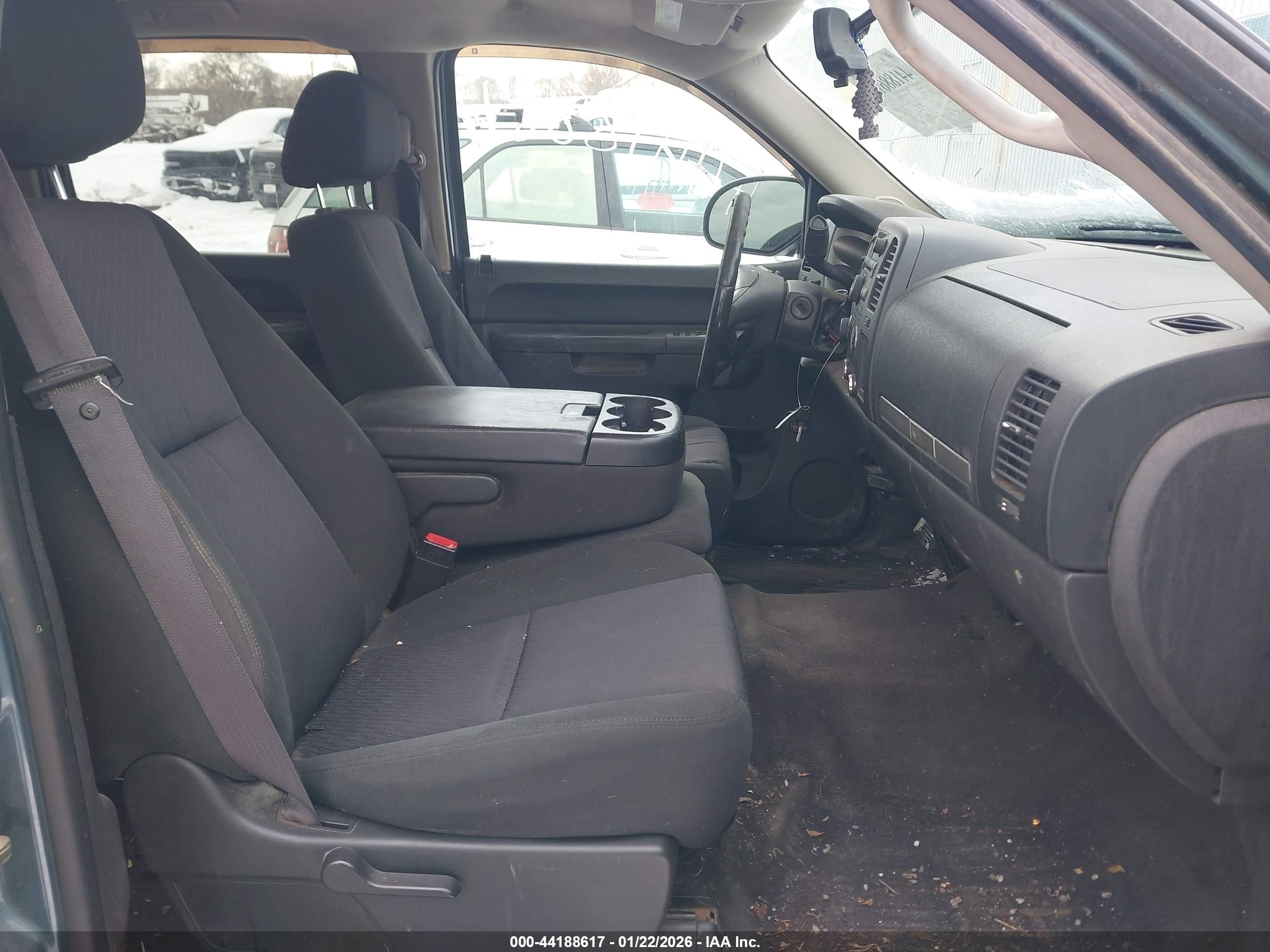 CHEVROLET SILVERADO image 5
