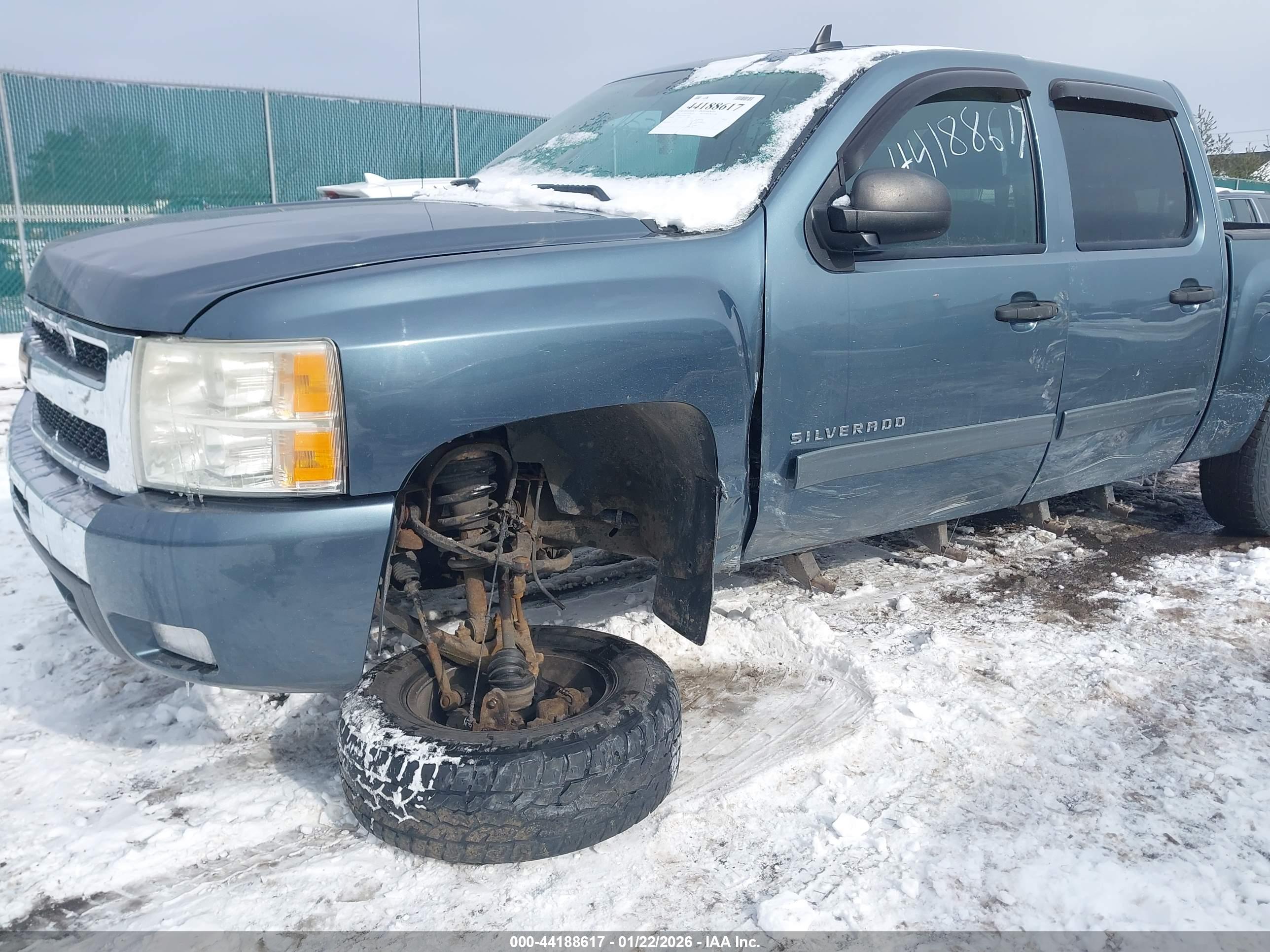 CHEVROLET SILVERADO image 6