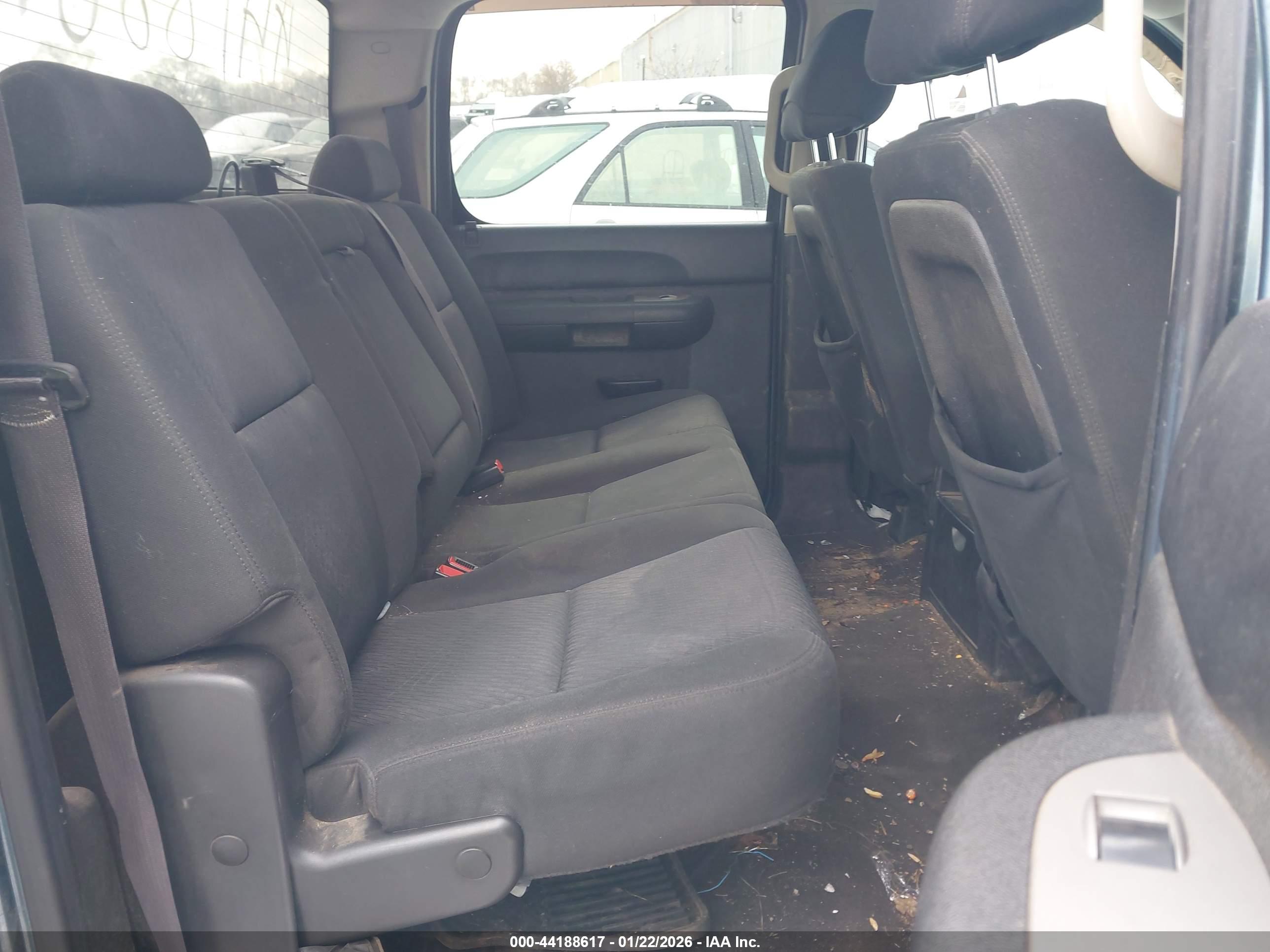 CHEVROLET SILVERADO image 8