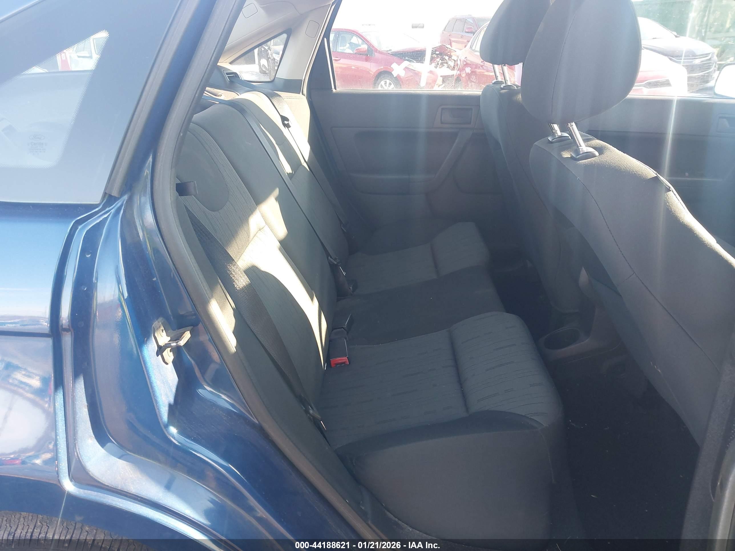 FORD FOCUS image 8