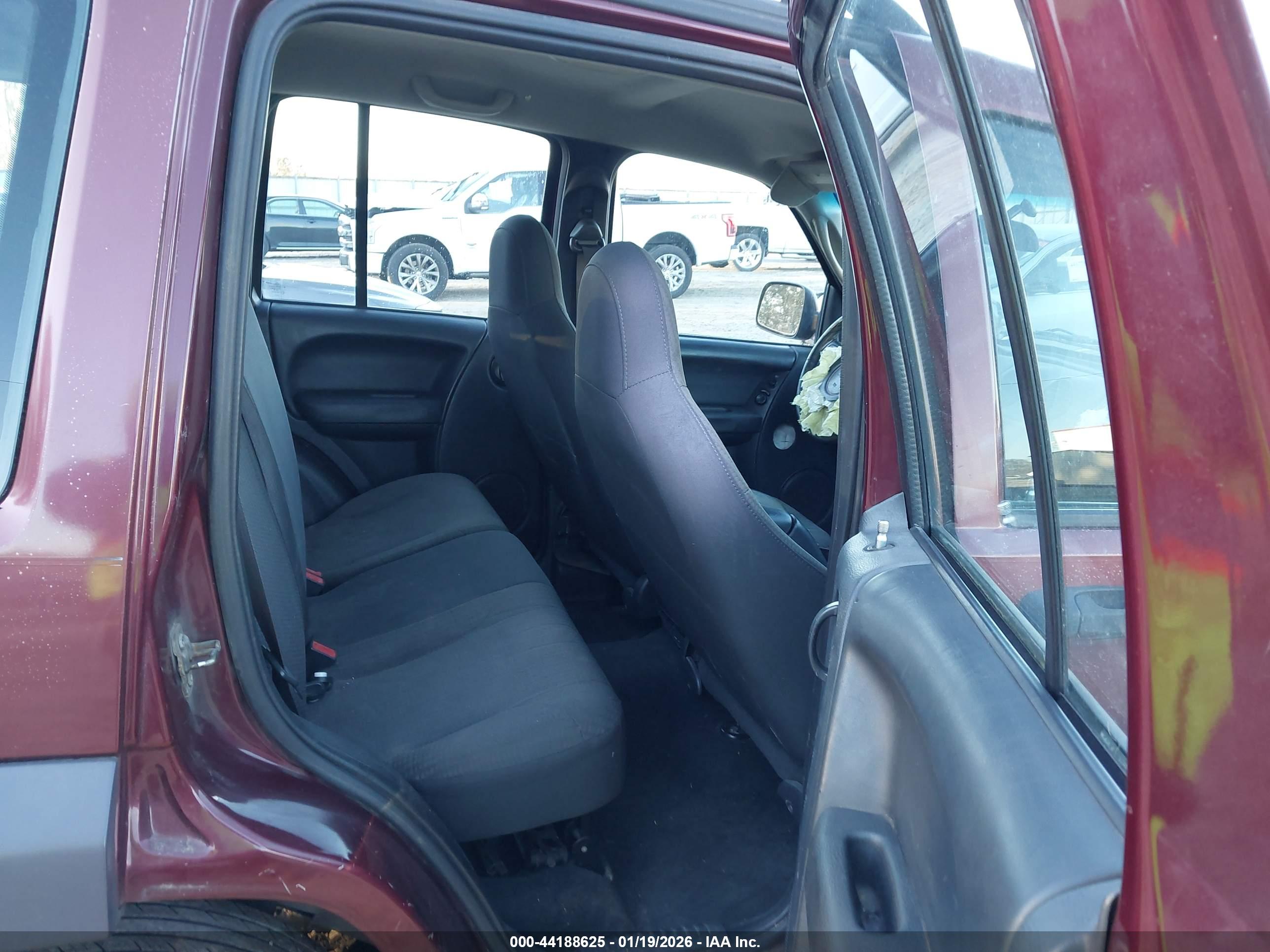 JEEP LIBERTY image 8