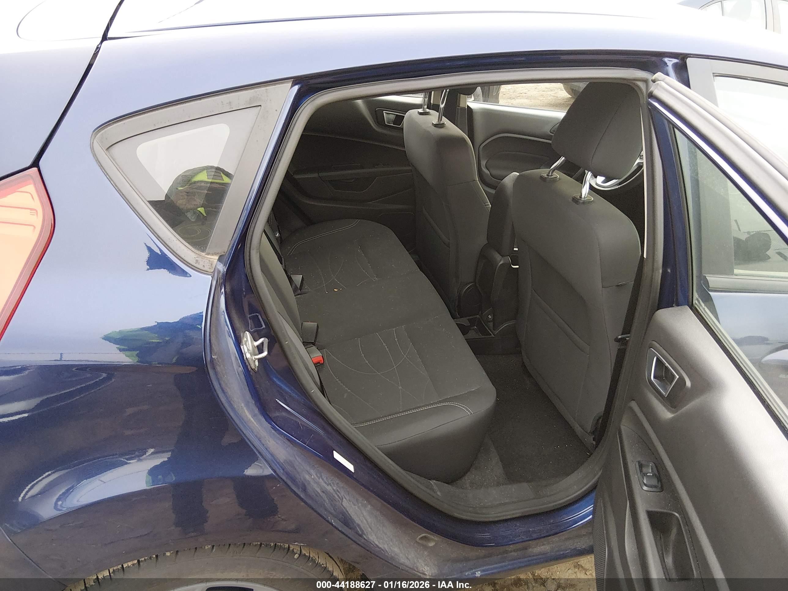 FORD FIESTA image 8