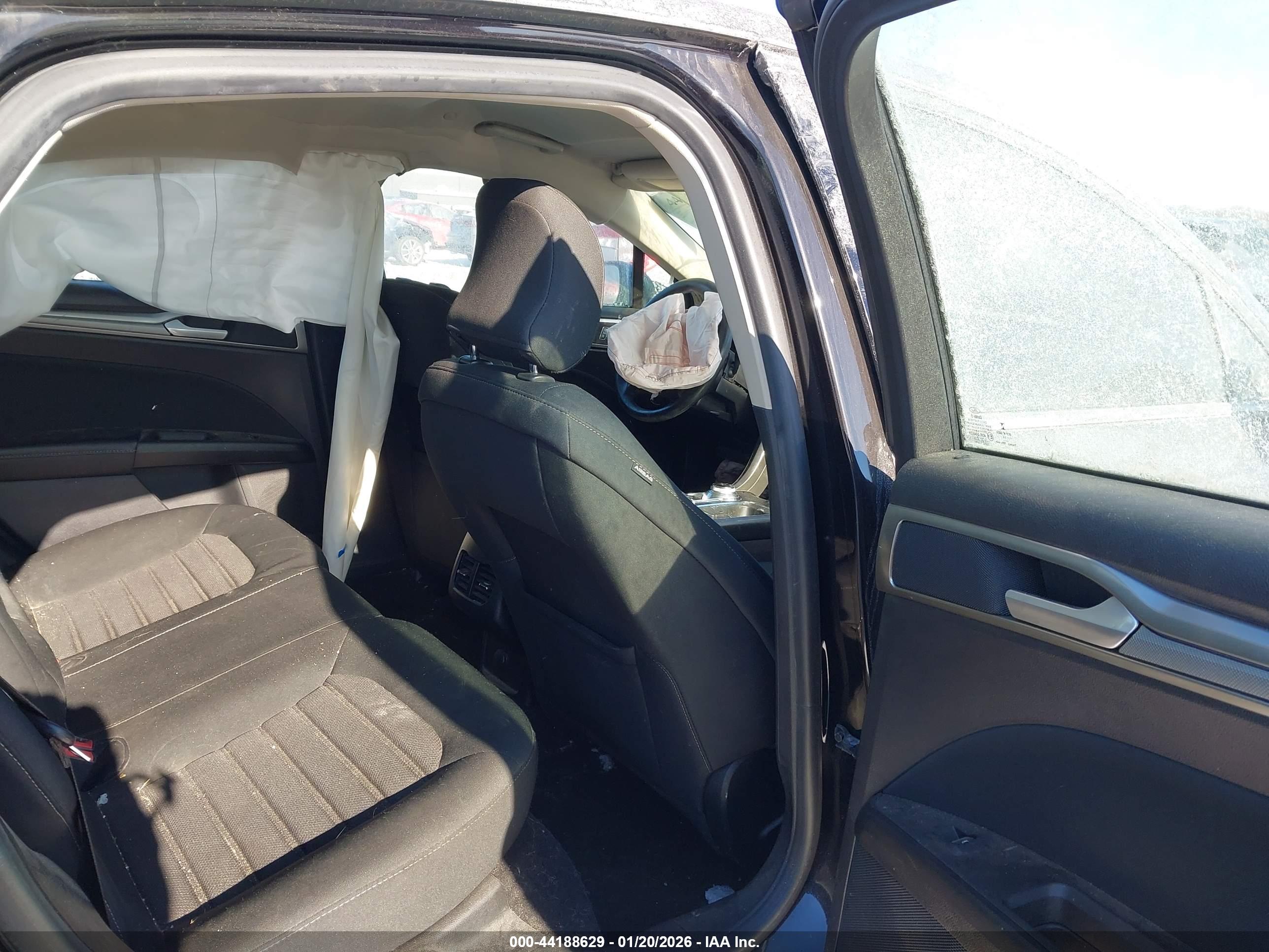 FORD FUSION image 8